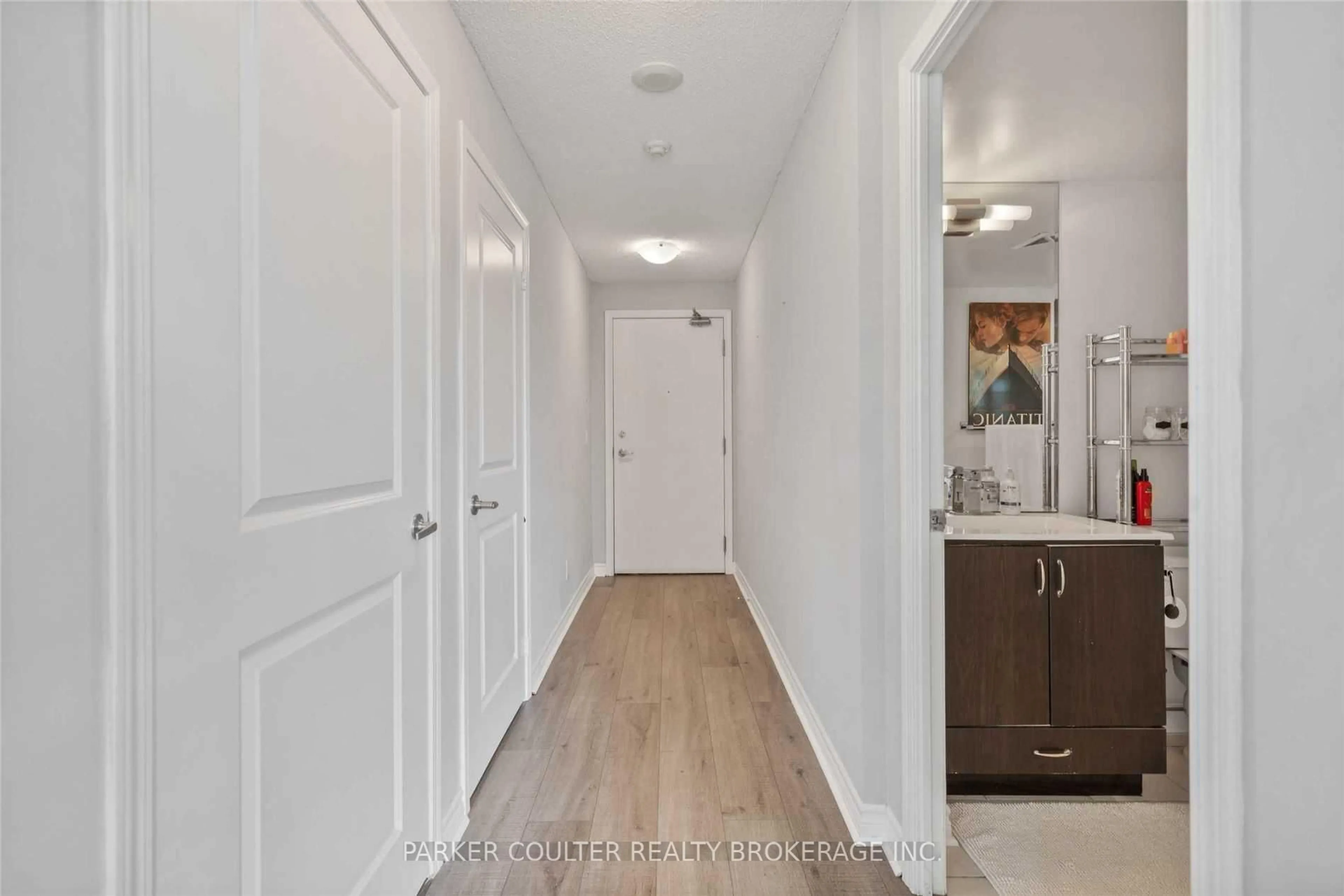 Indoor entryway for 27 Rean Dr #425, Toronto Ontario M2K 0A6
