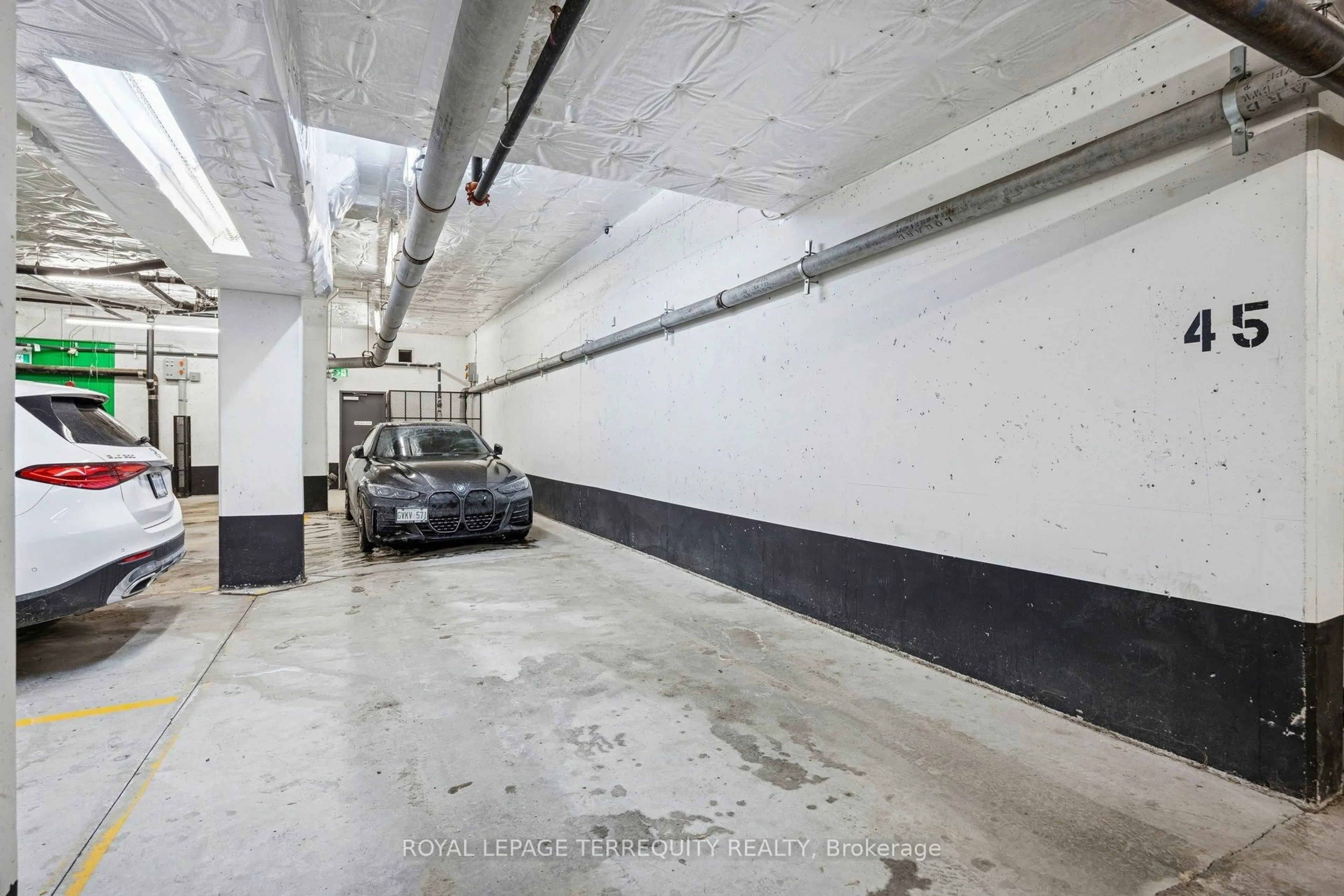 Indoor garage for 39 Drewry Ave #Th27, Toronto Ontario M2M 0B4