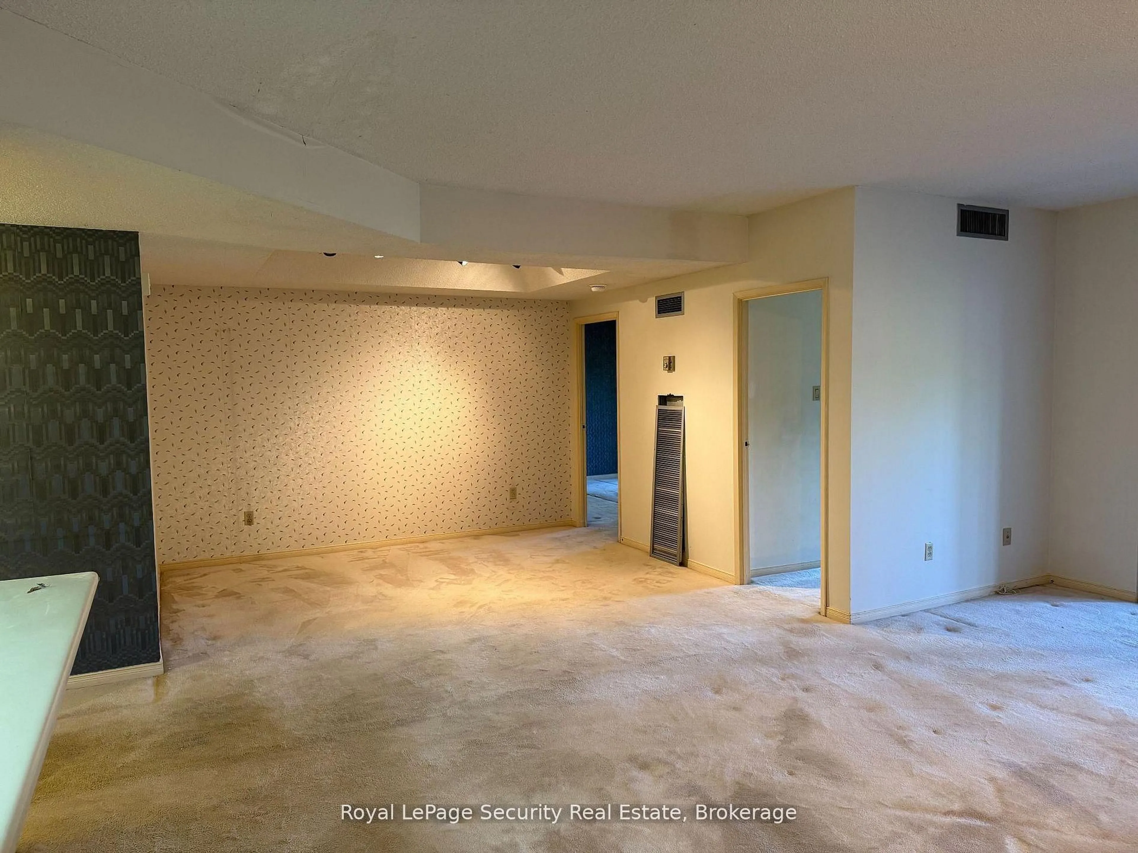 A pic of a room for 20 Glebe Rd #10, Toronto Ontario M5P 1C9