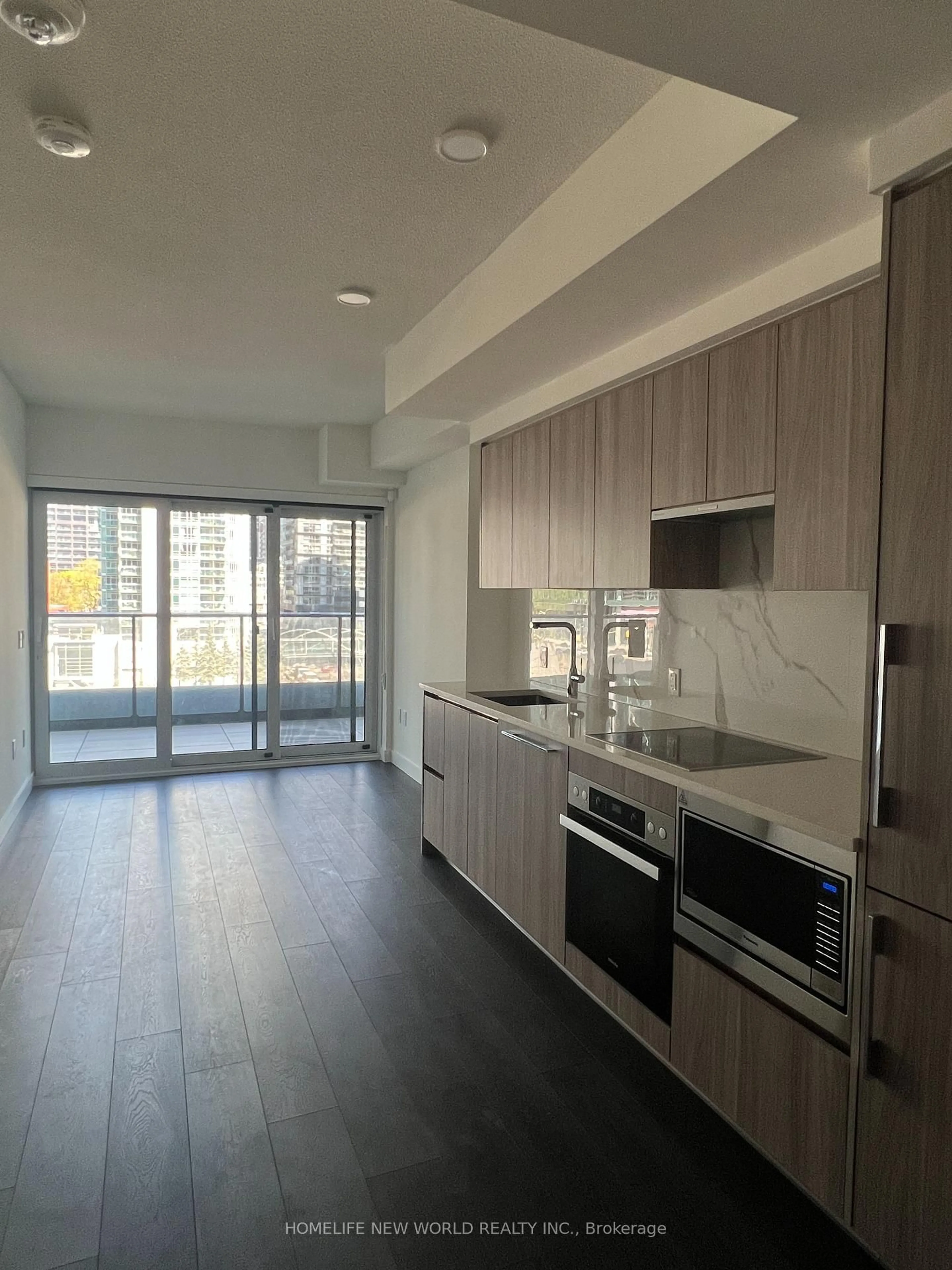 Unknown for 1 Concord Cityplace Way #501, Toronto Ontario M5V 0X3