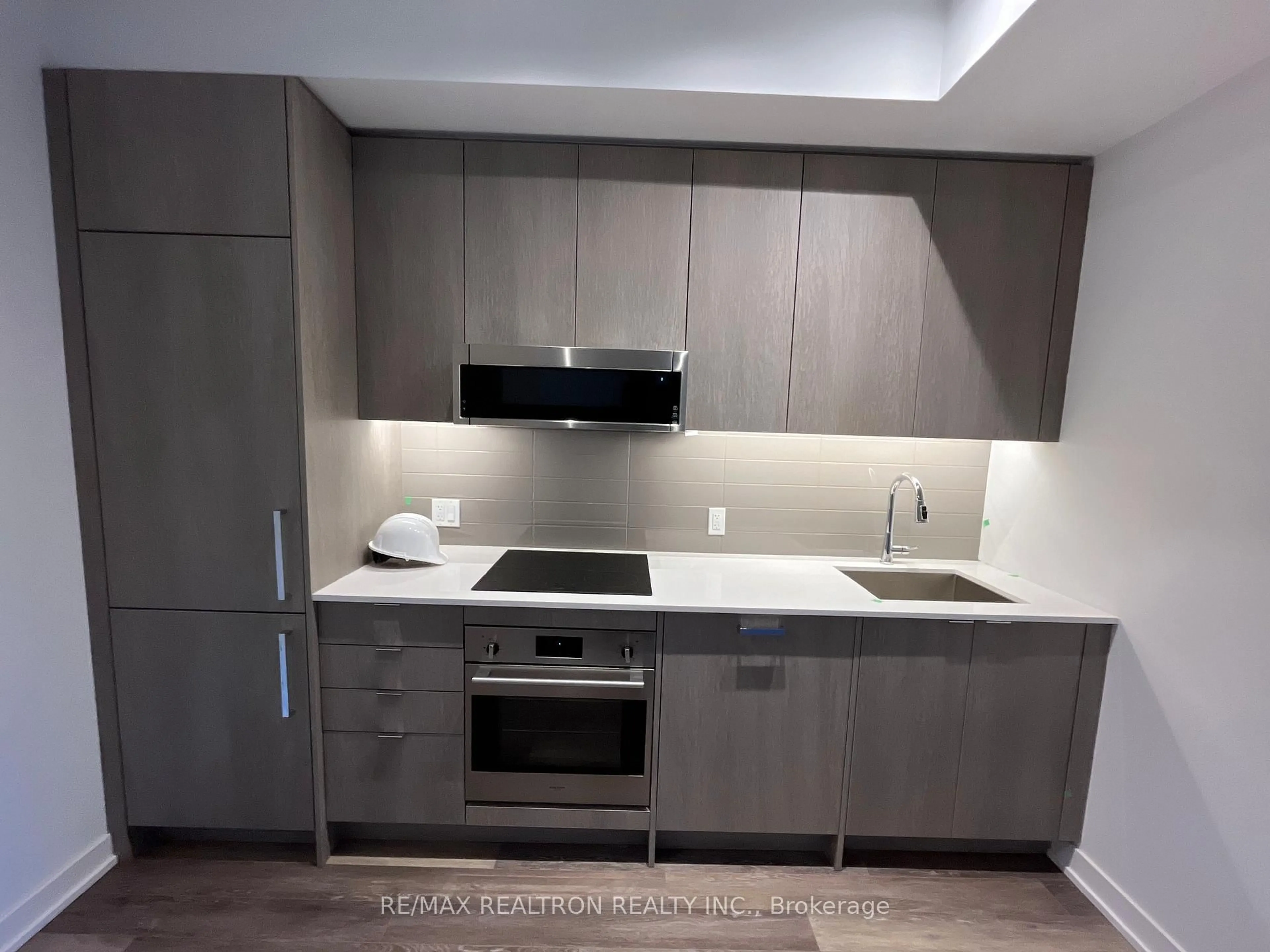 Standard kitchen, unknown for 250 Lawrence Ave #401, Toronto Ontario M5M 1B2