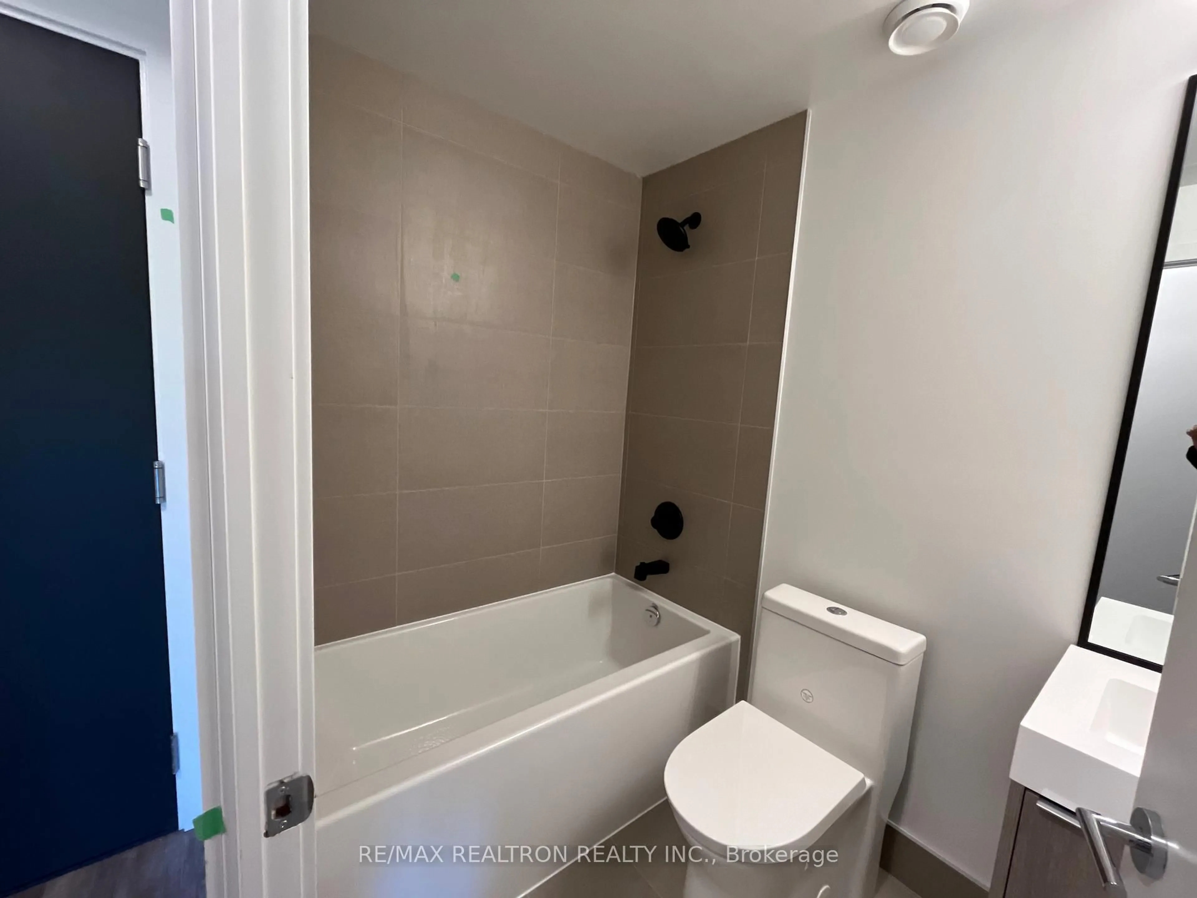 Standard bathroom, unknown for 250 Lawrence Ave #401, Toronto Ontario M5M 1B2