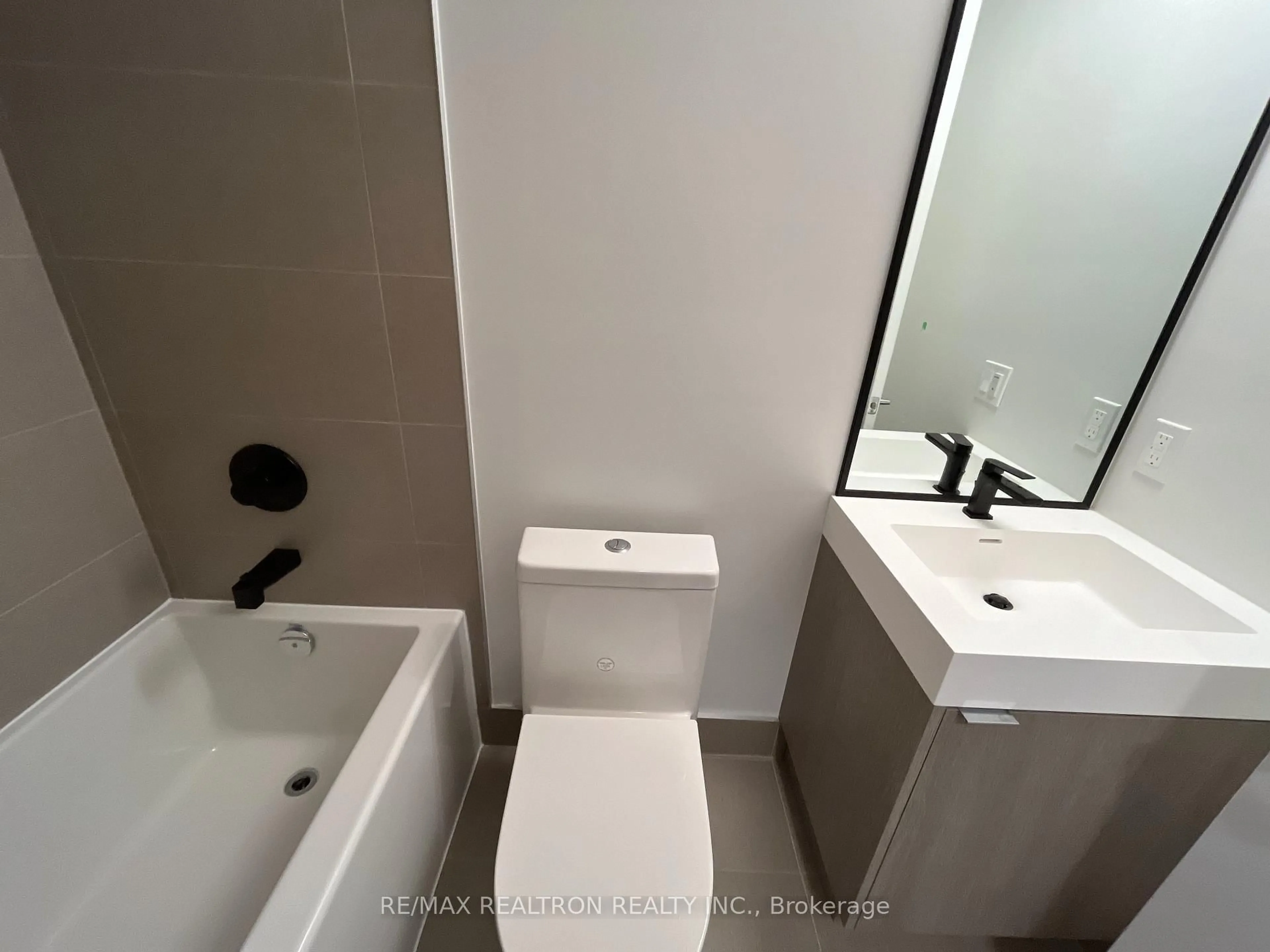Standard bathroom, unknown for 250 Lawrence Ave #401, Toronto Ontario M5M 1B2