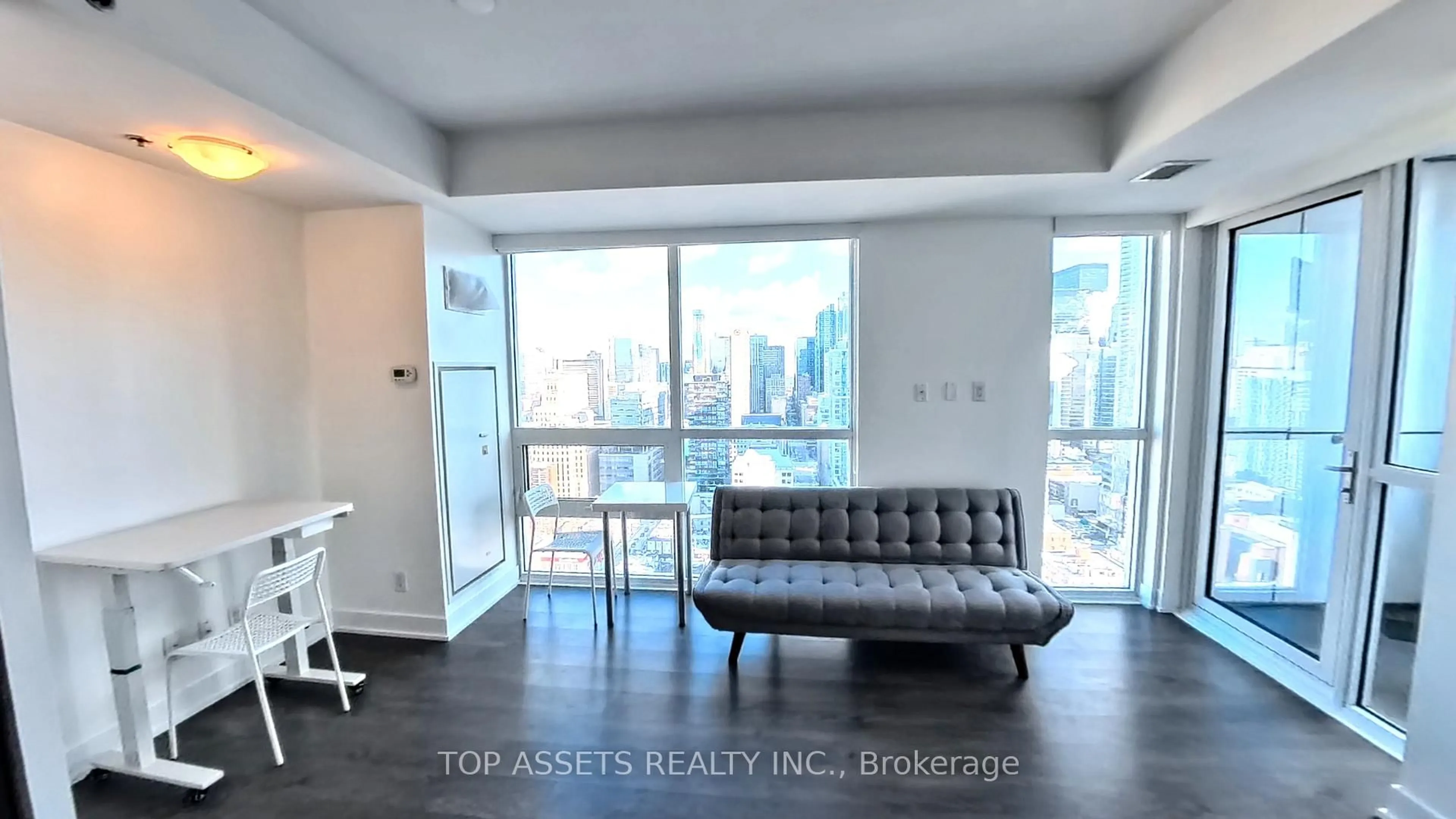 A pic of a room for 318 Richmond St #3006, Toronto Ontario M5V 0B4