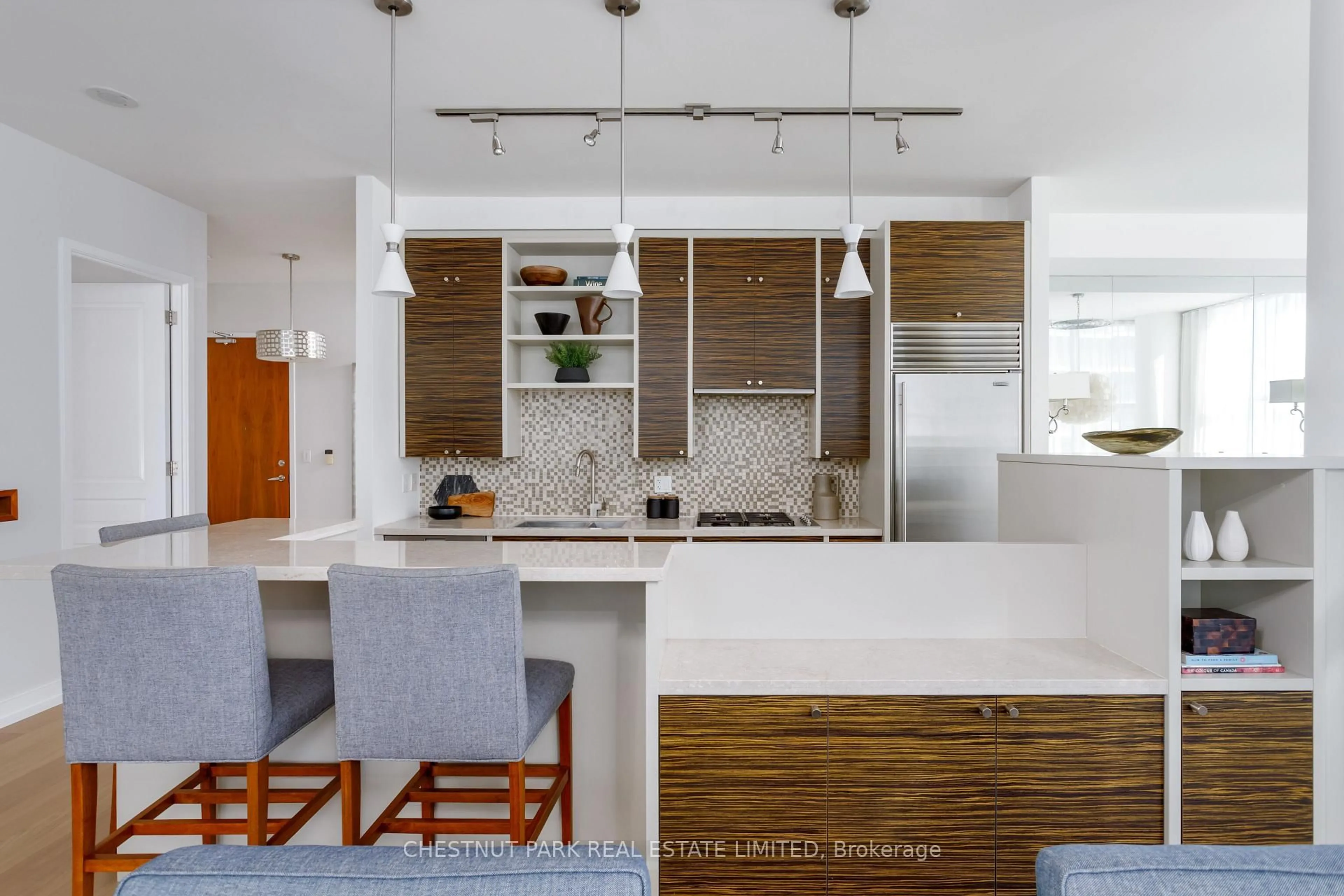 Contemporary kitchen, ceramic/tile floor for 10 Navy Wharf Crt #Ph01, Toronto Ontario M5V 3V2