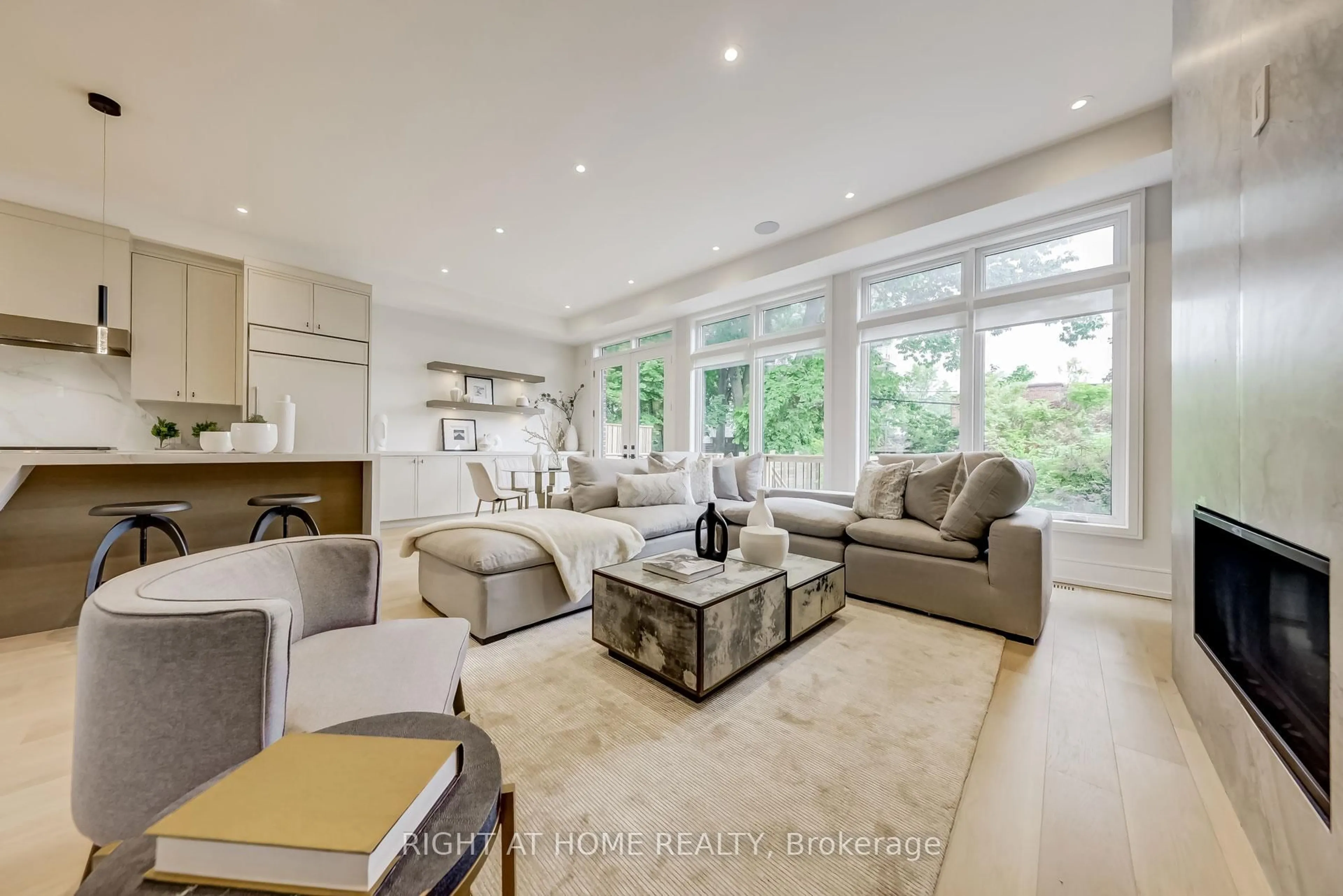 Living room with furniture, unknown for 102 Parklea Dr, Toronto Ontario M4G 2J8