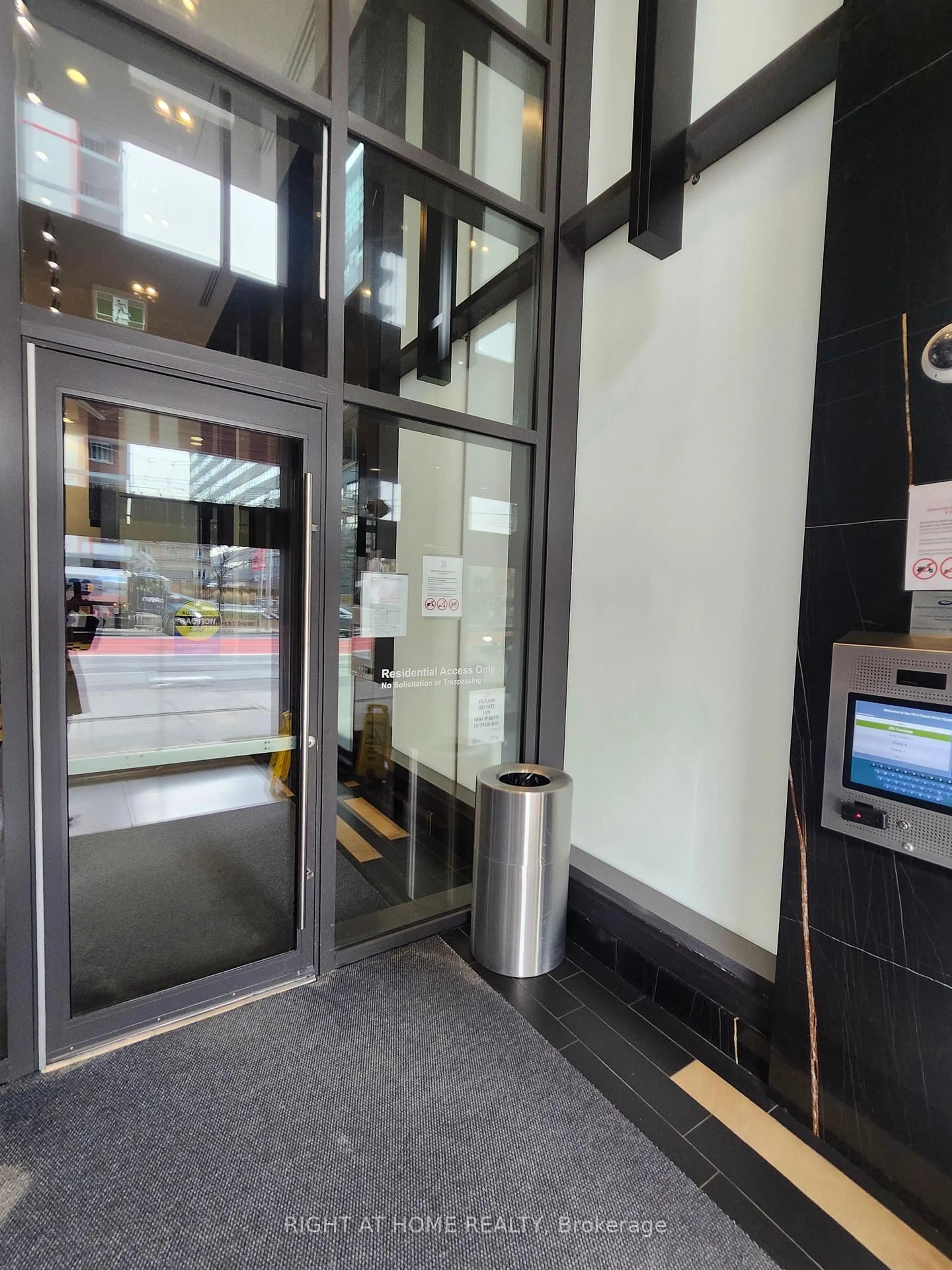 Indoor foyer for 111 Bathurst St #1301, Toronto Ontario M5V 0M9