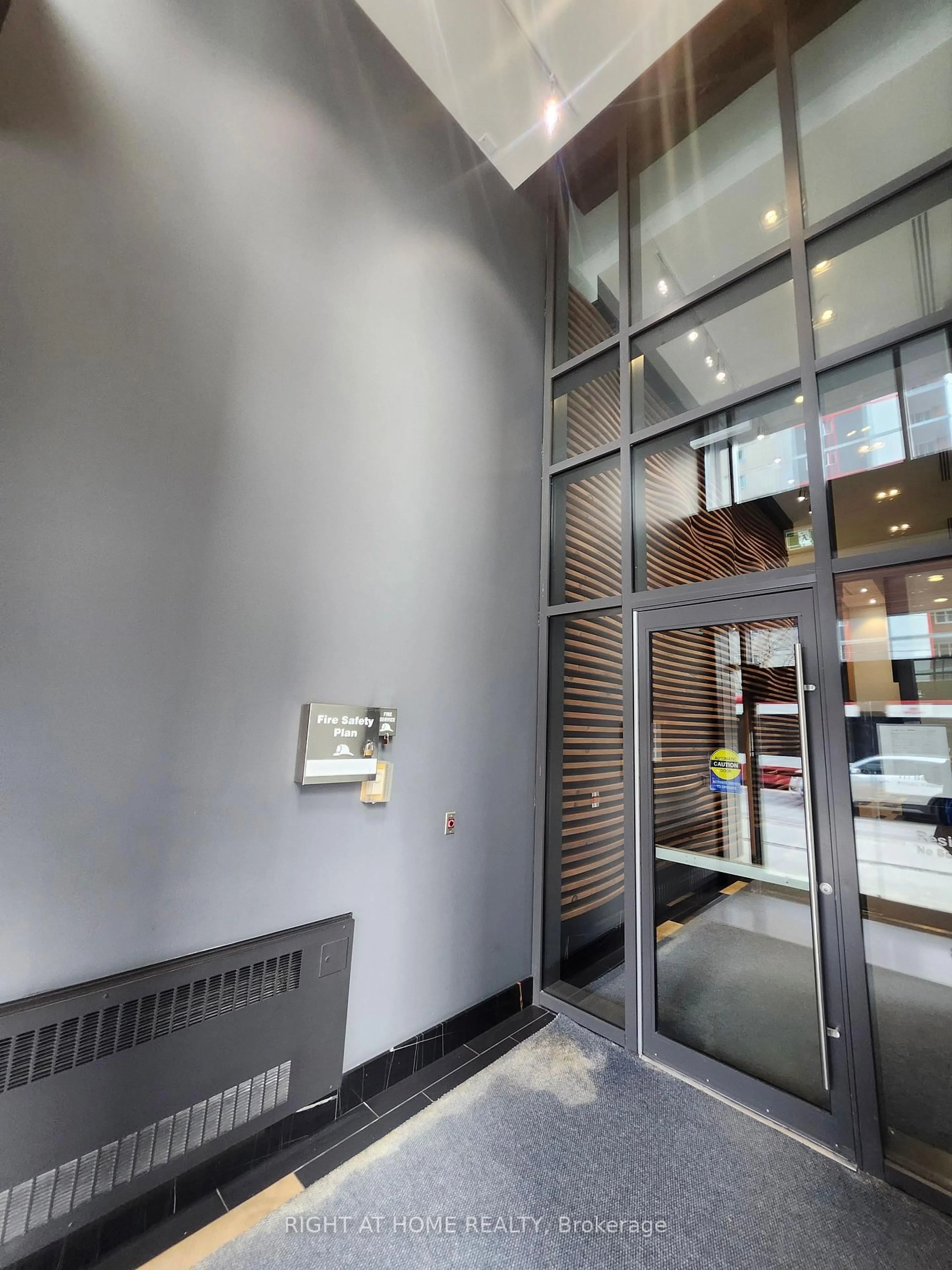 Indoor foyer for 111 Bathurst St #1301, Toronto Ontario M5V 0M9