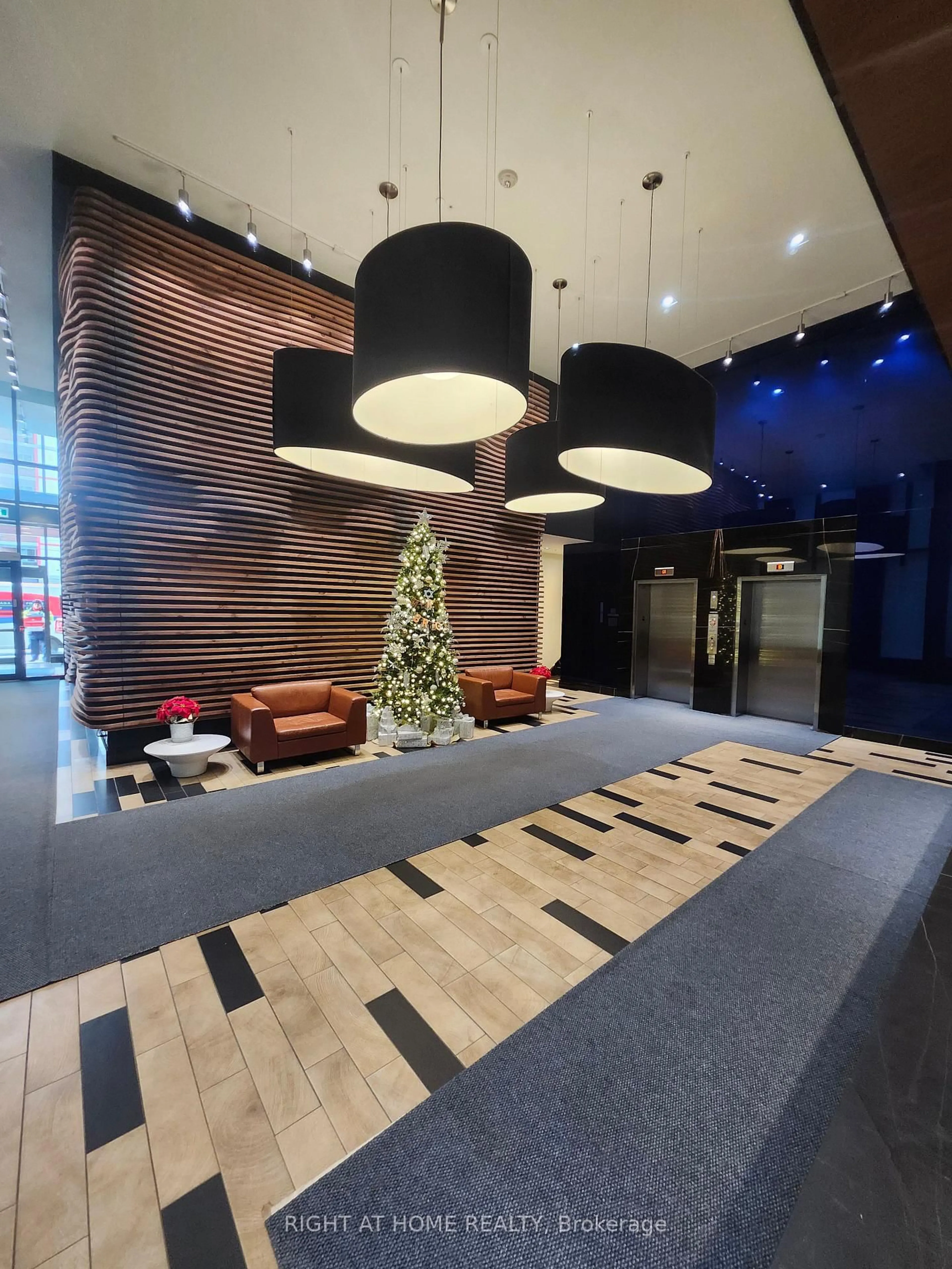 Lobby for 111 Bathurst St #1301, Toronto Ontario M5V 0M9
