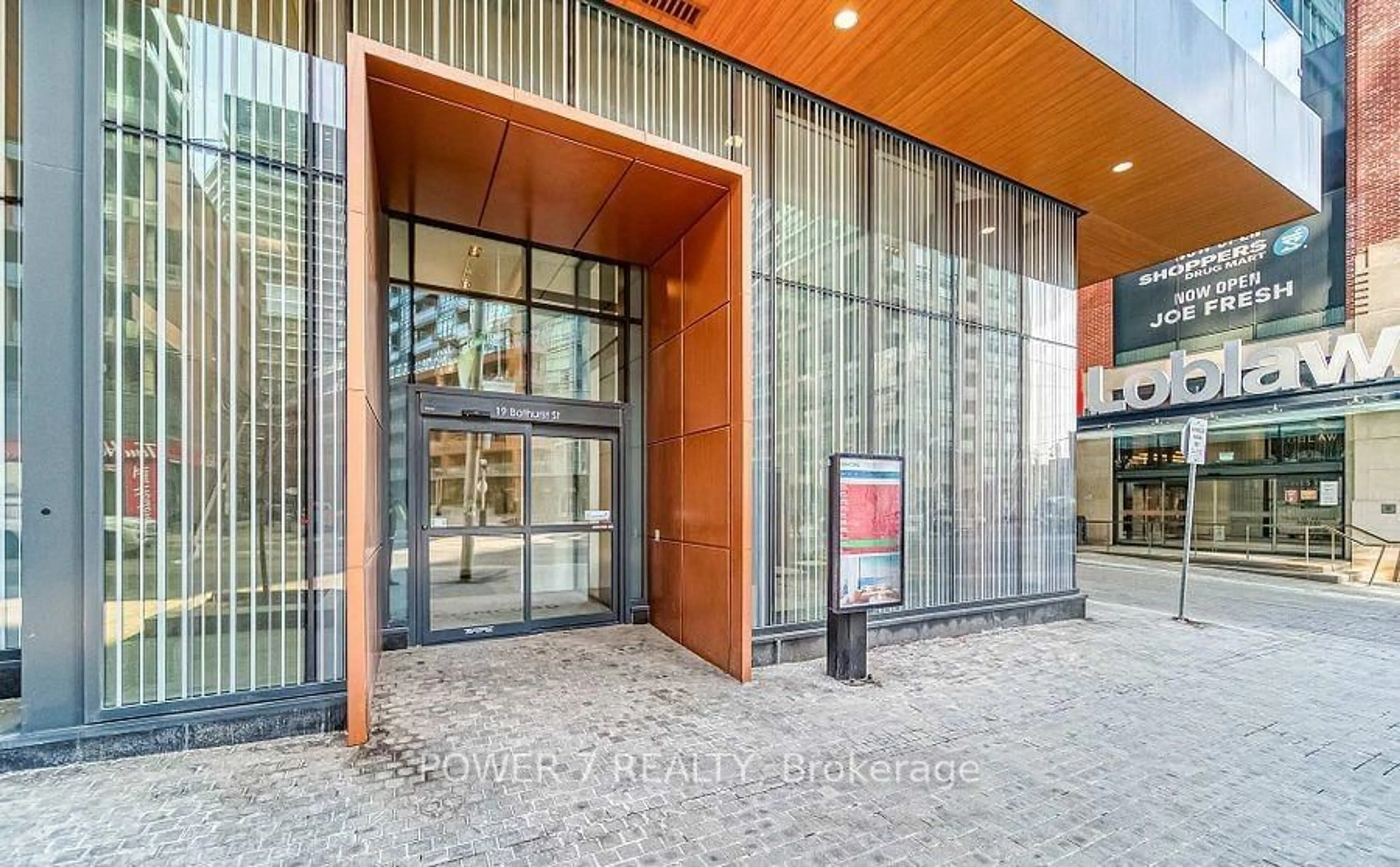 Indoor foyer for 19 Bathurst St #2303, Toronto Ontario M5V 0N2