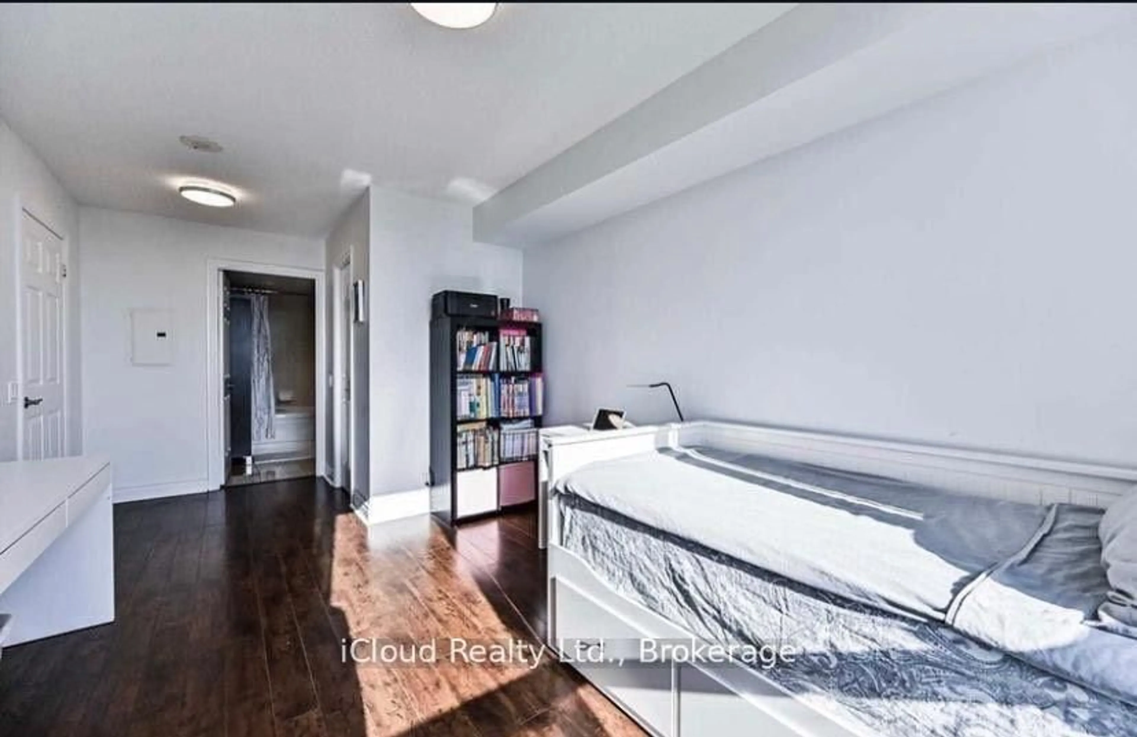 Bedroom with bed, wood/laminate floor for 80 Harrison Garden Blvd #718, Toronto Ontario M2N 7E3