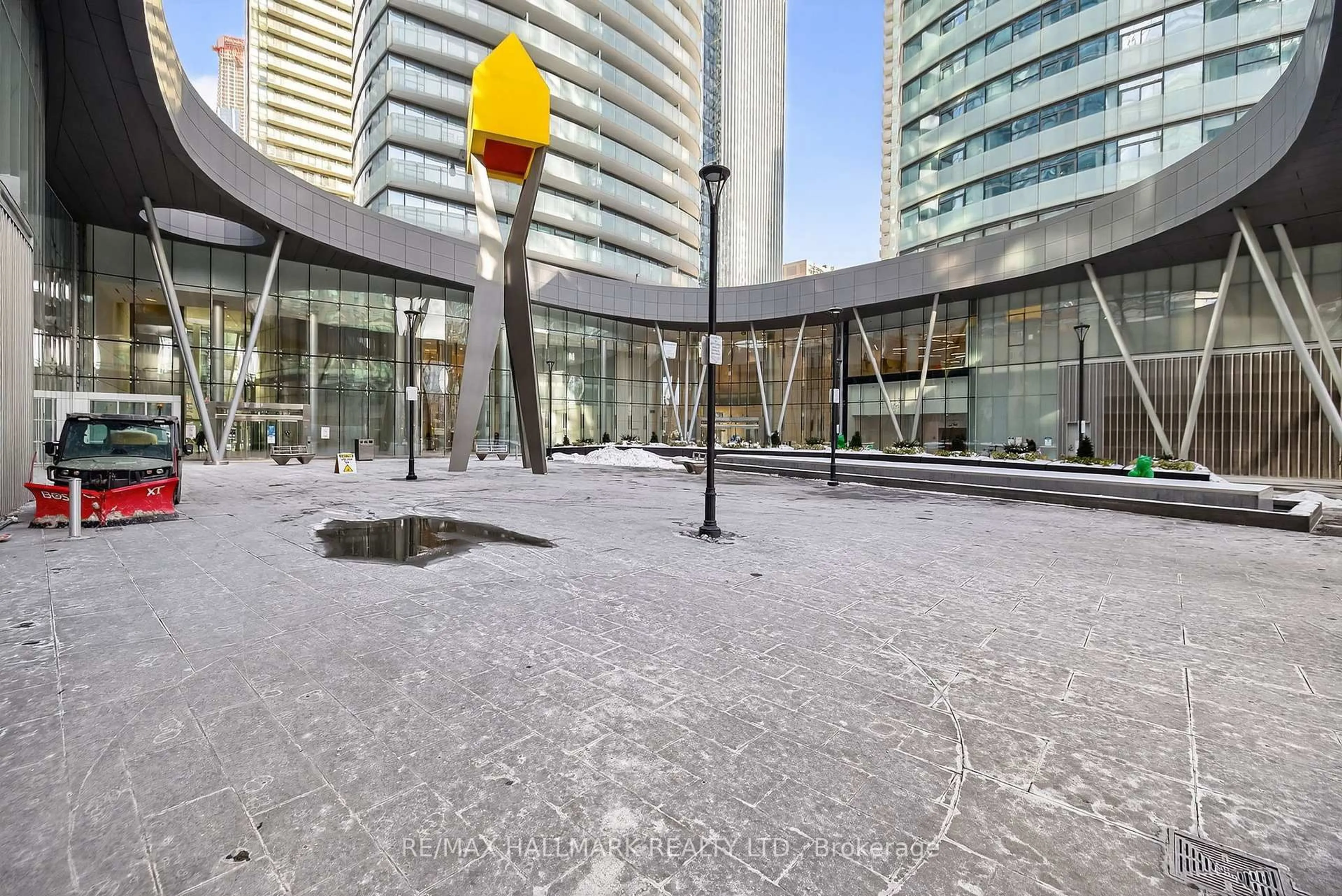 Patio, street for 14 York St #2301, Toronto Ontario M5J 0B1