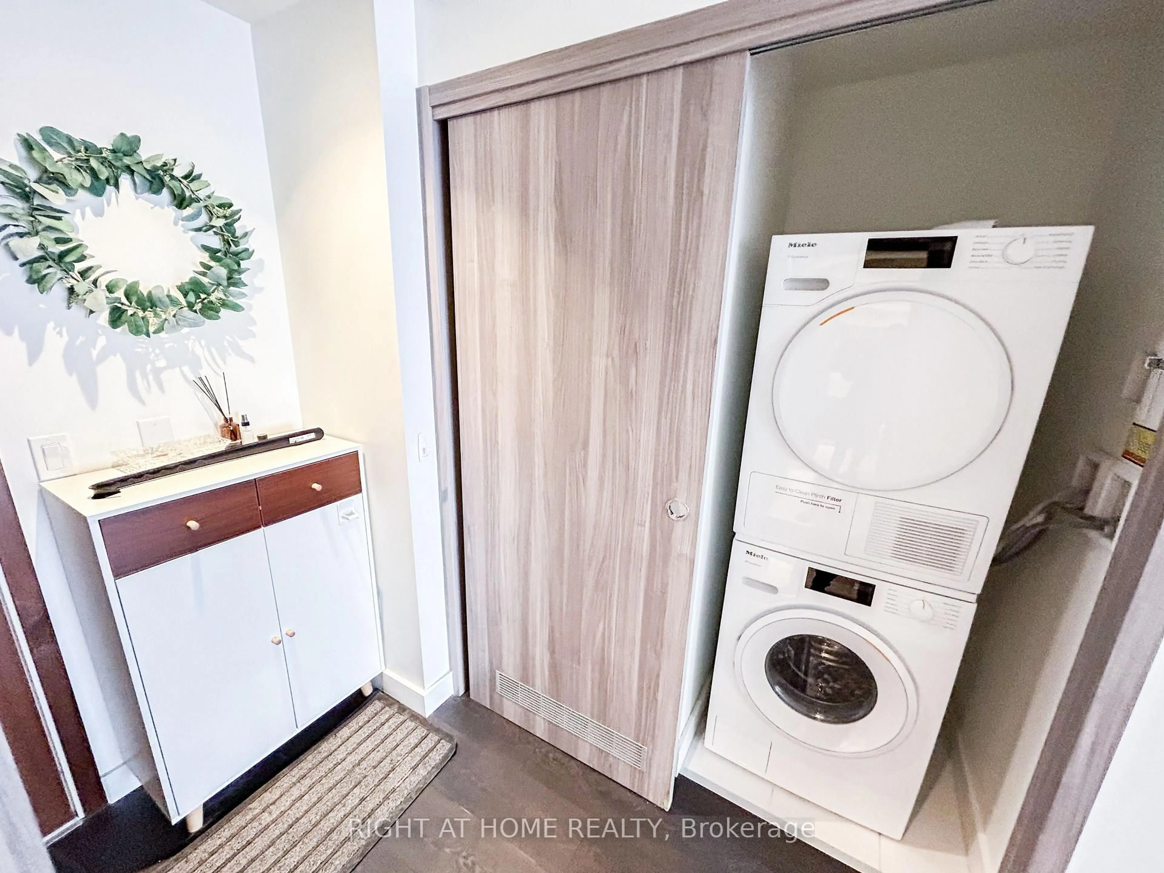 Laundry room for 85 McMahon Dr #1703, Toronto Ontario M2K 0H1