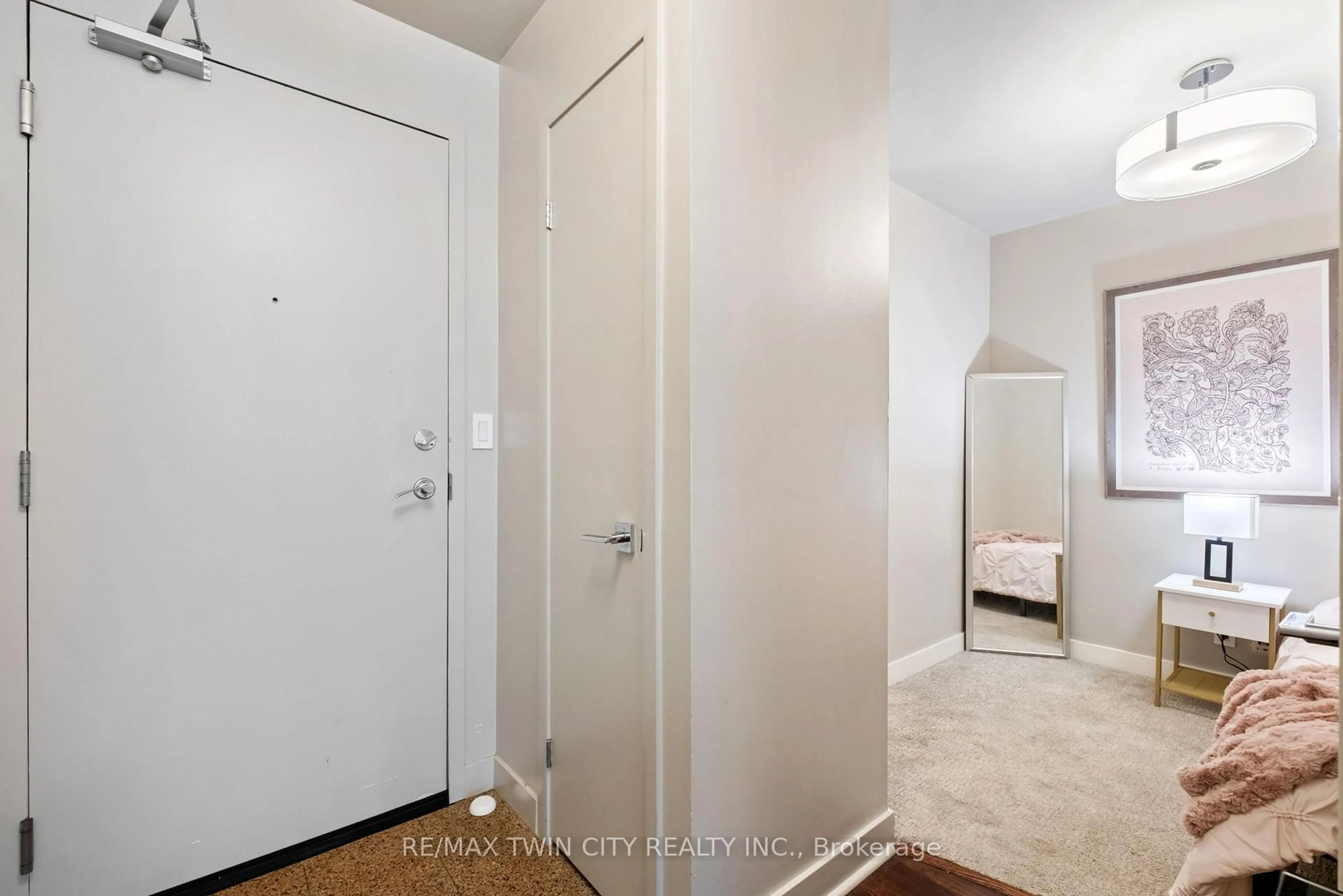 Indoor entryway for 81 Navy Wharf Crt #201, Toronto Ontario M5V 3S2