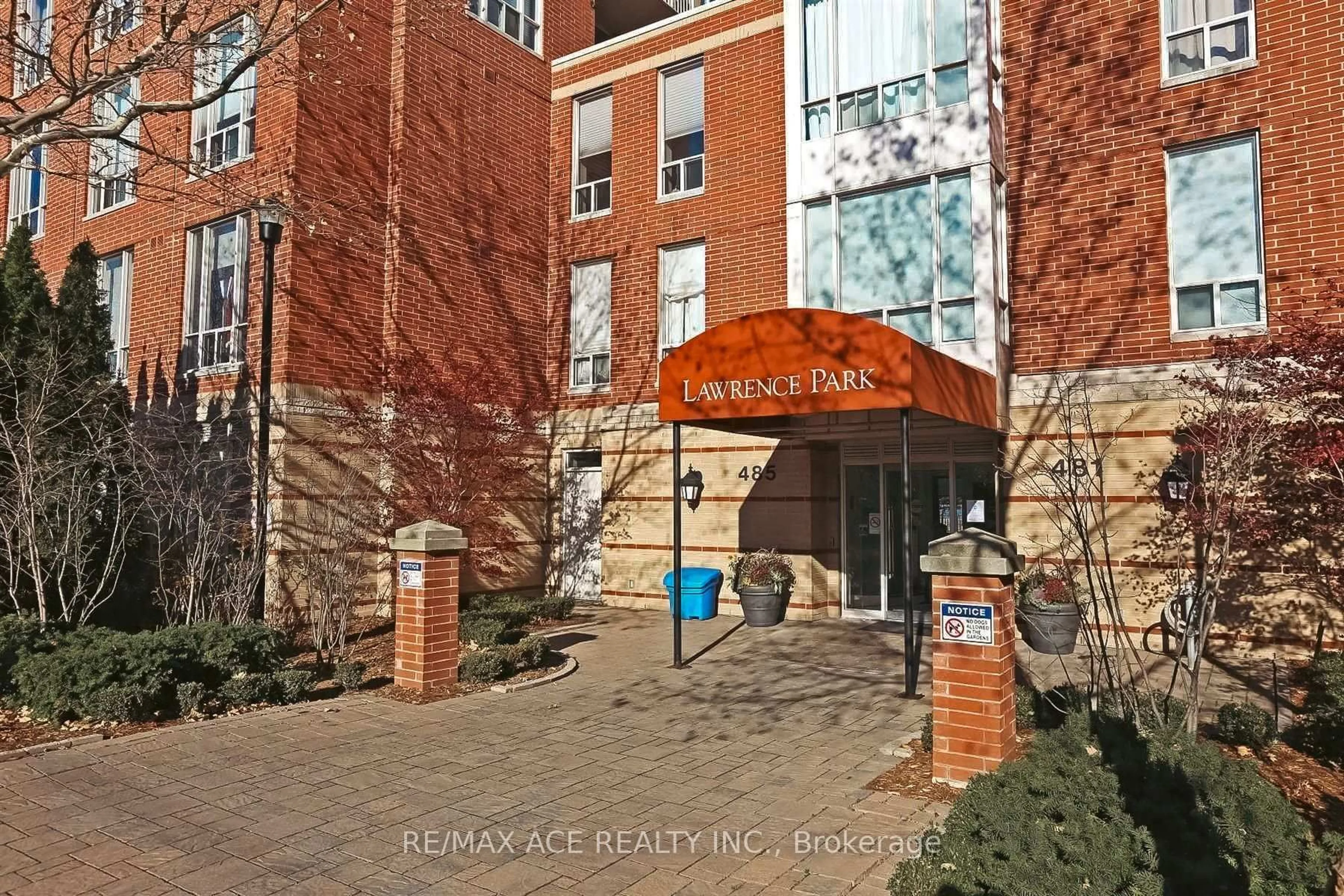 Indoor foyer for 481 Rosewell Ave #408, Toronto Ontario M4R 2J1