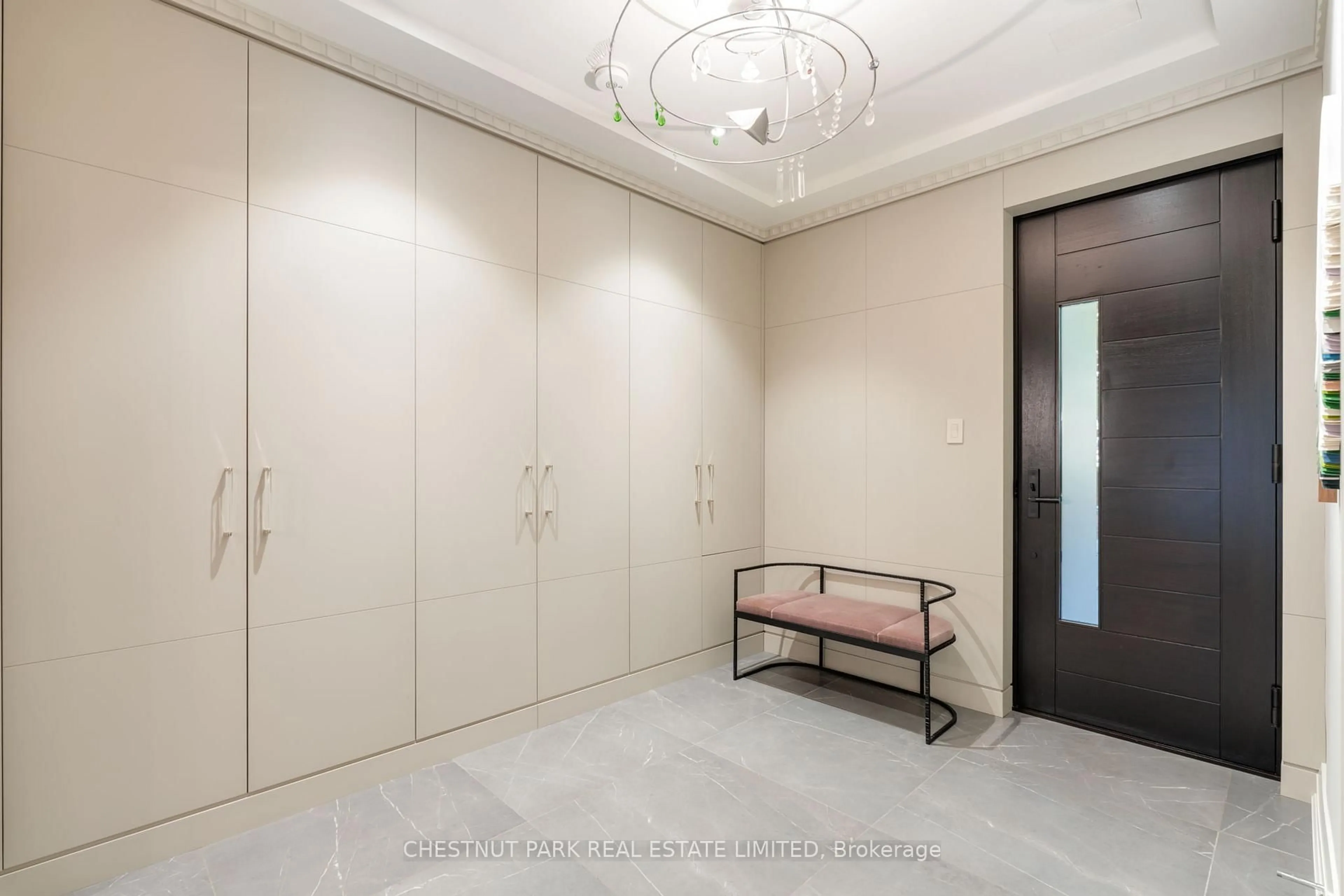 Indoor foyer for 84 Oriole Rd, Toronto Ontario M4V 2G1