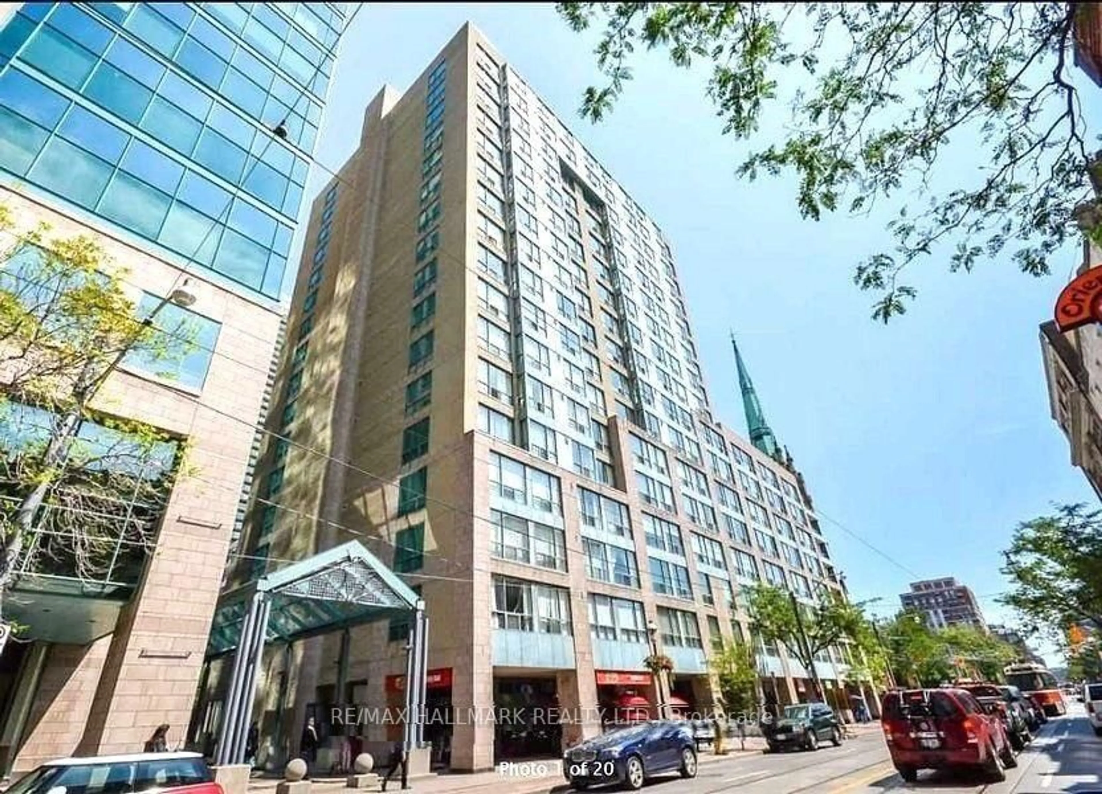 Indoor foyer for 92 King St #216, Toronto Ontario M5C 2V8