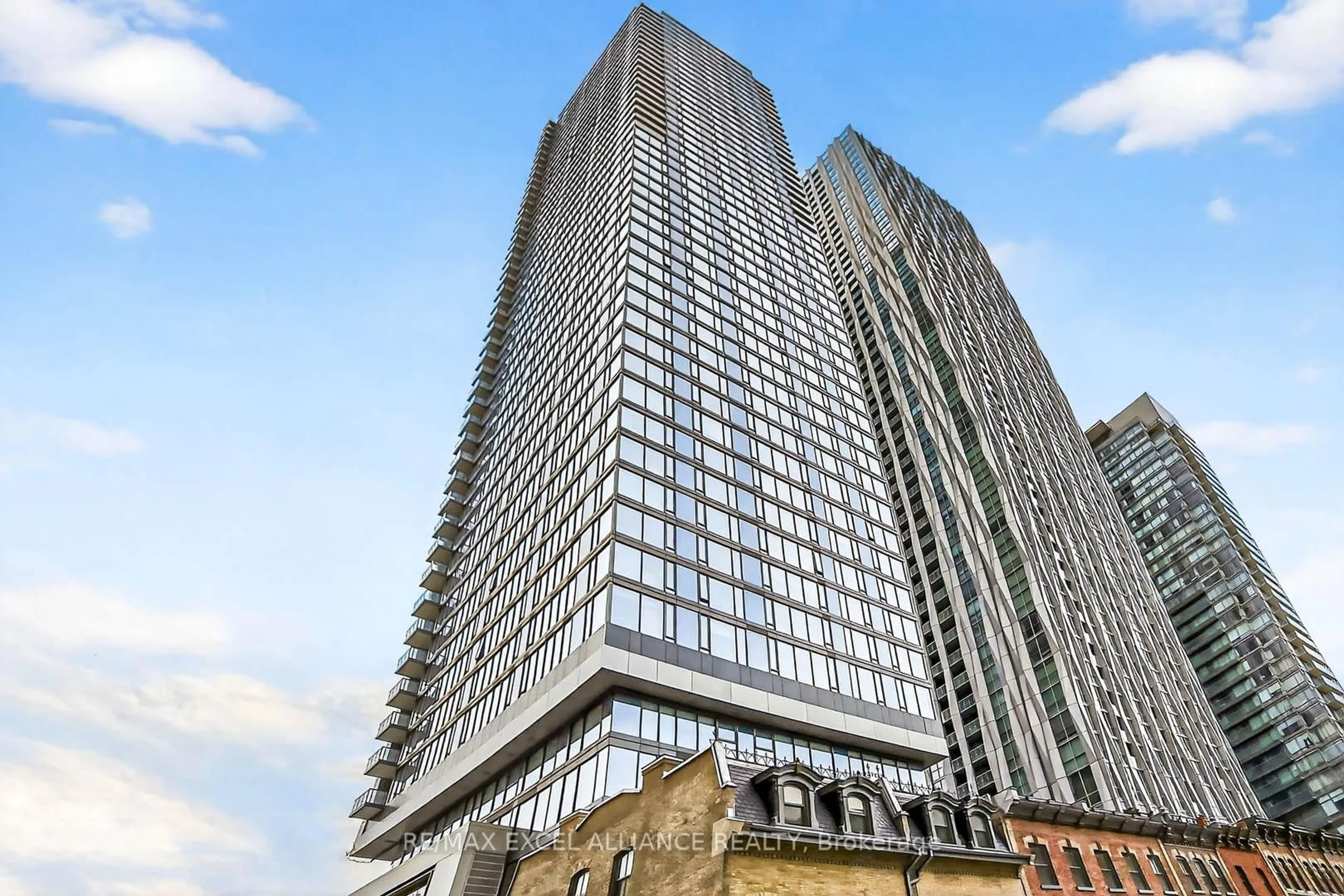 Indoor foyer for 8 Cumberland St #2802, Toronto Ontario M4W 0B6