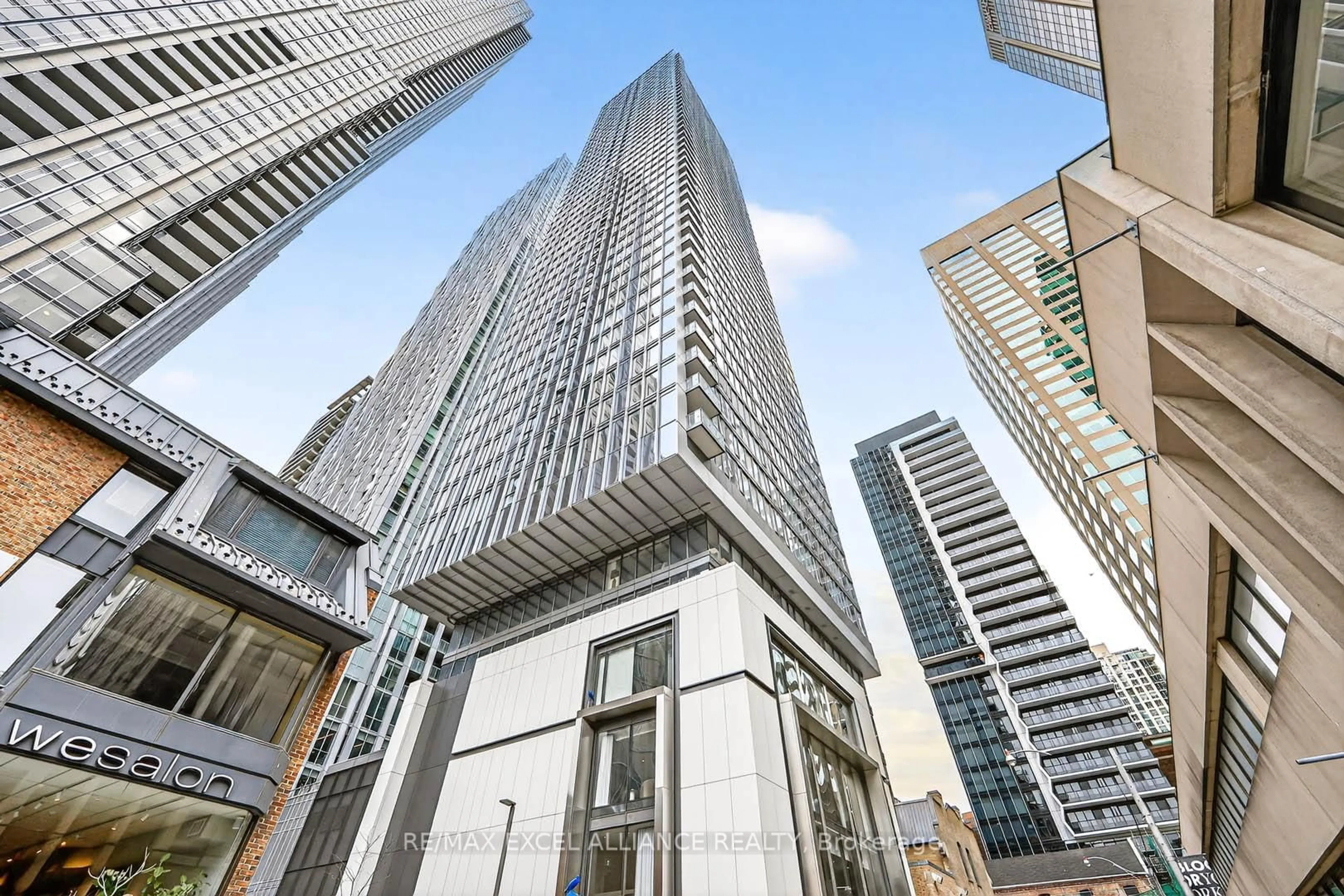 Indoor foyer for 8 Cumberland St #2802, Toronto Ontario M4W 0B6