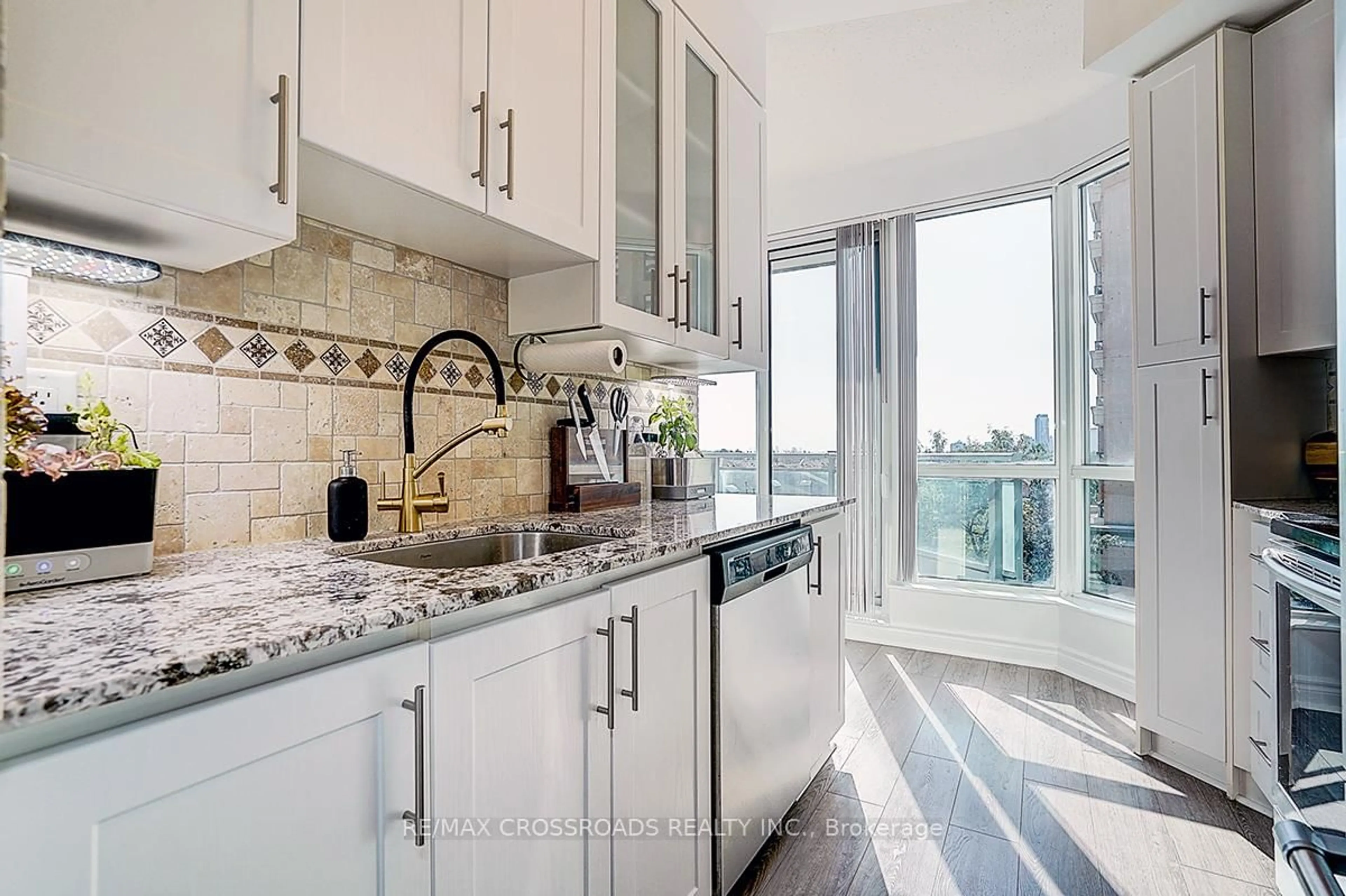 Contemporary kitchen, ceramic/tile floor for 60 Byng Ave #510, Toronto Ontario M2N 4K3