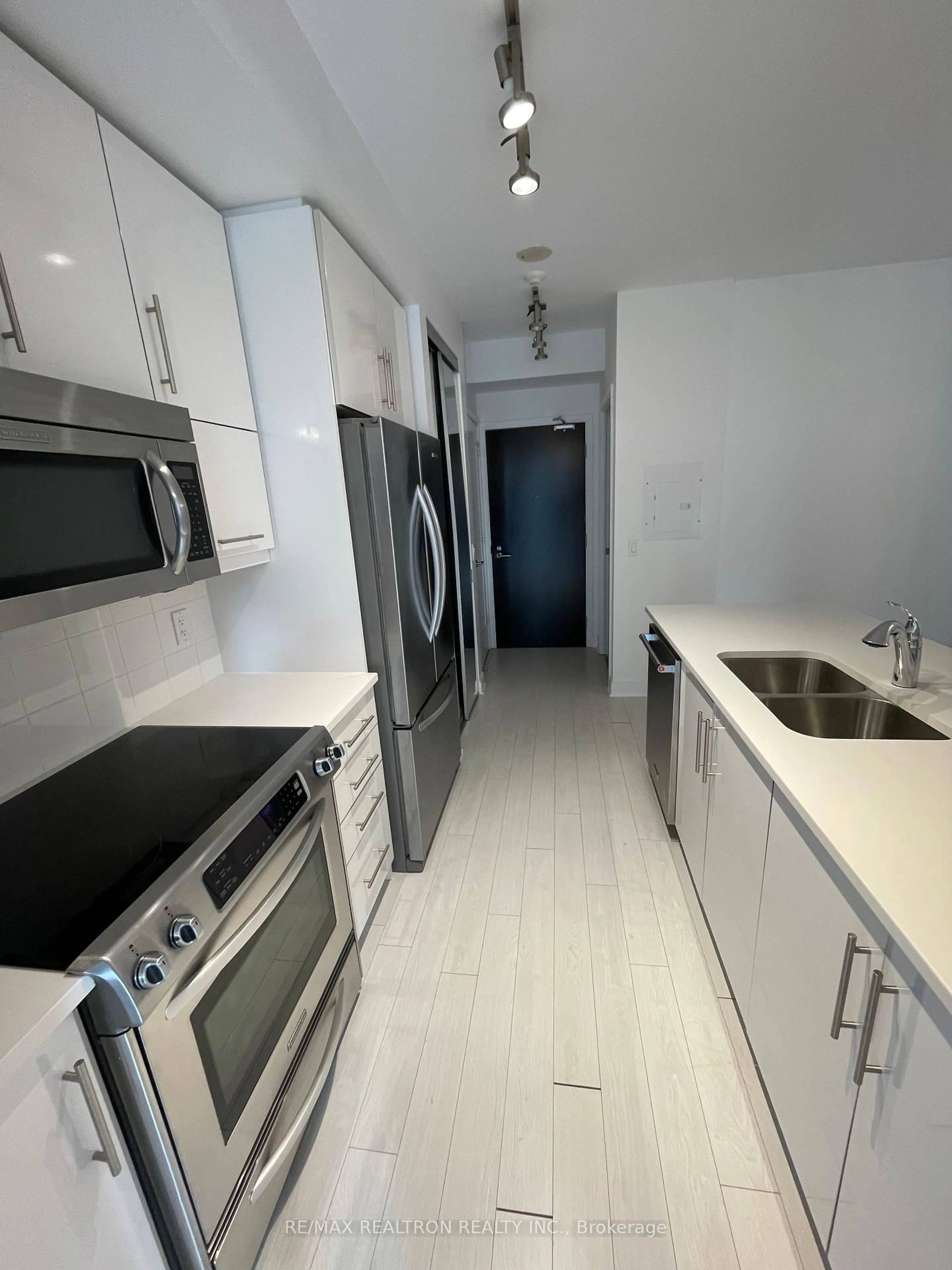 Standard kitchen, unknown for 825 Church St #321, Toronto Ontario M4W 3Z4