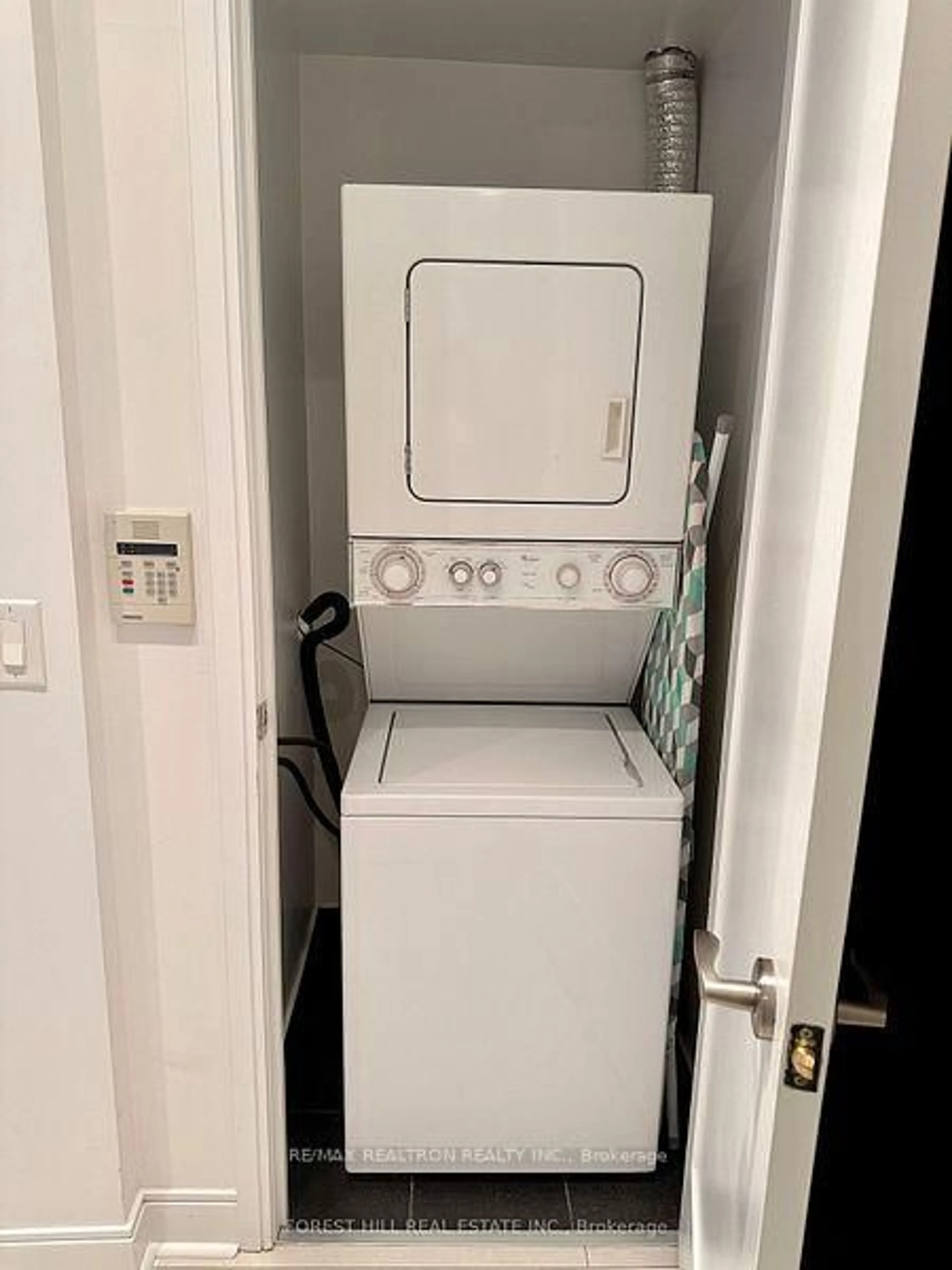 Laundry room for 825 Church St #321, Toronto Ontario M4W 3Z4