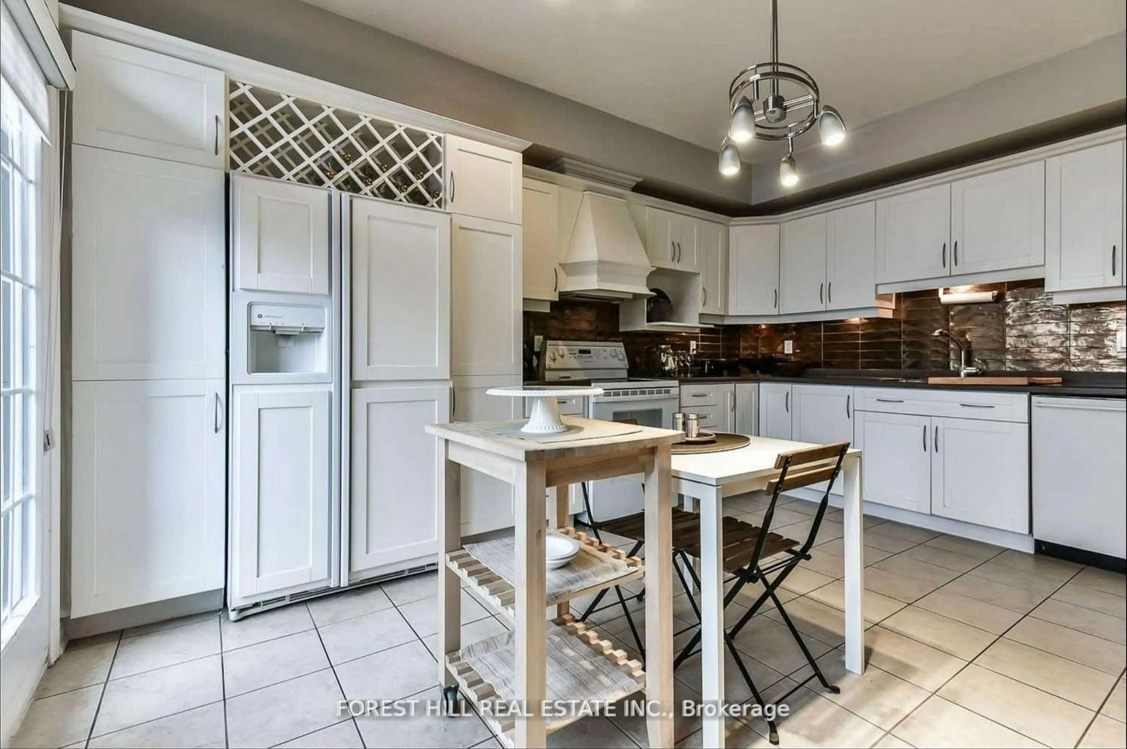 Open concept kitchen, ceramic/tile floor for 10 Horsham Ave, Toronto Ontario M2N 1Z7