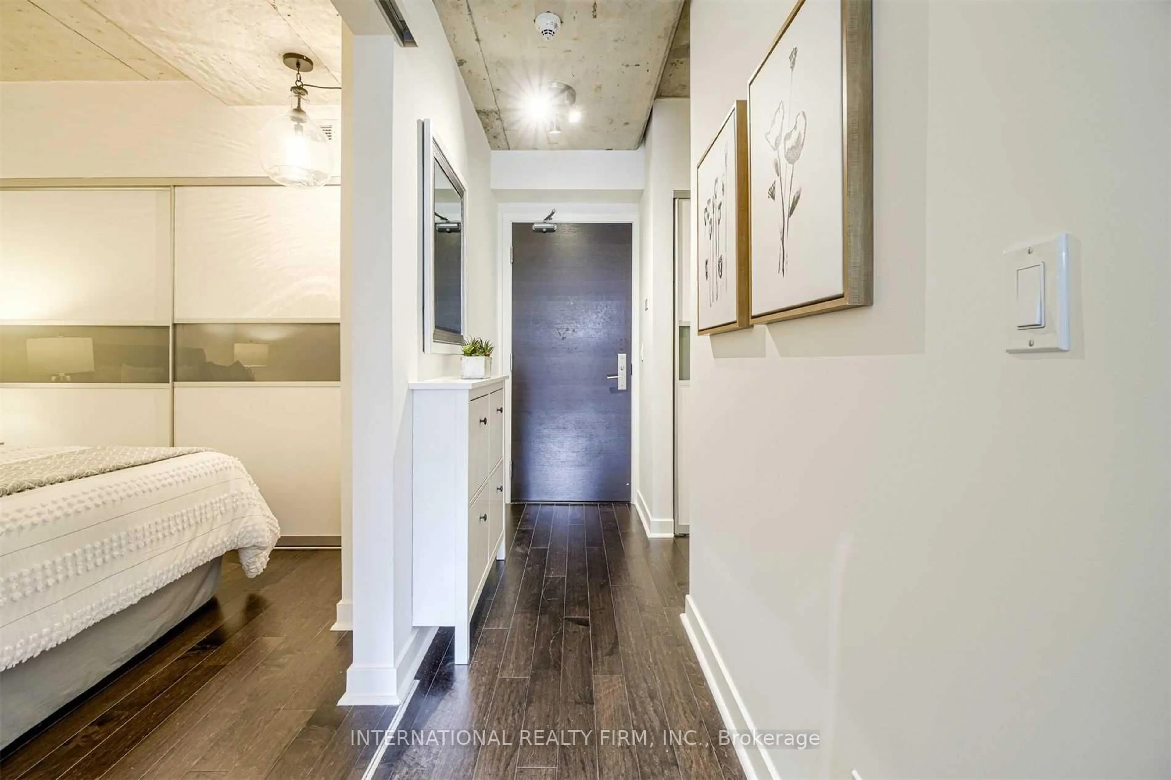 Indoor entryway for 55 Stewart St #402, Toronto Ontario M5V 2V1