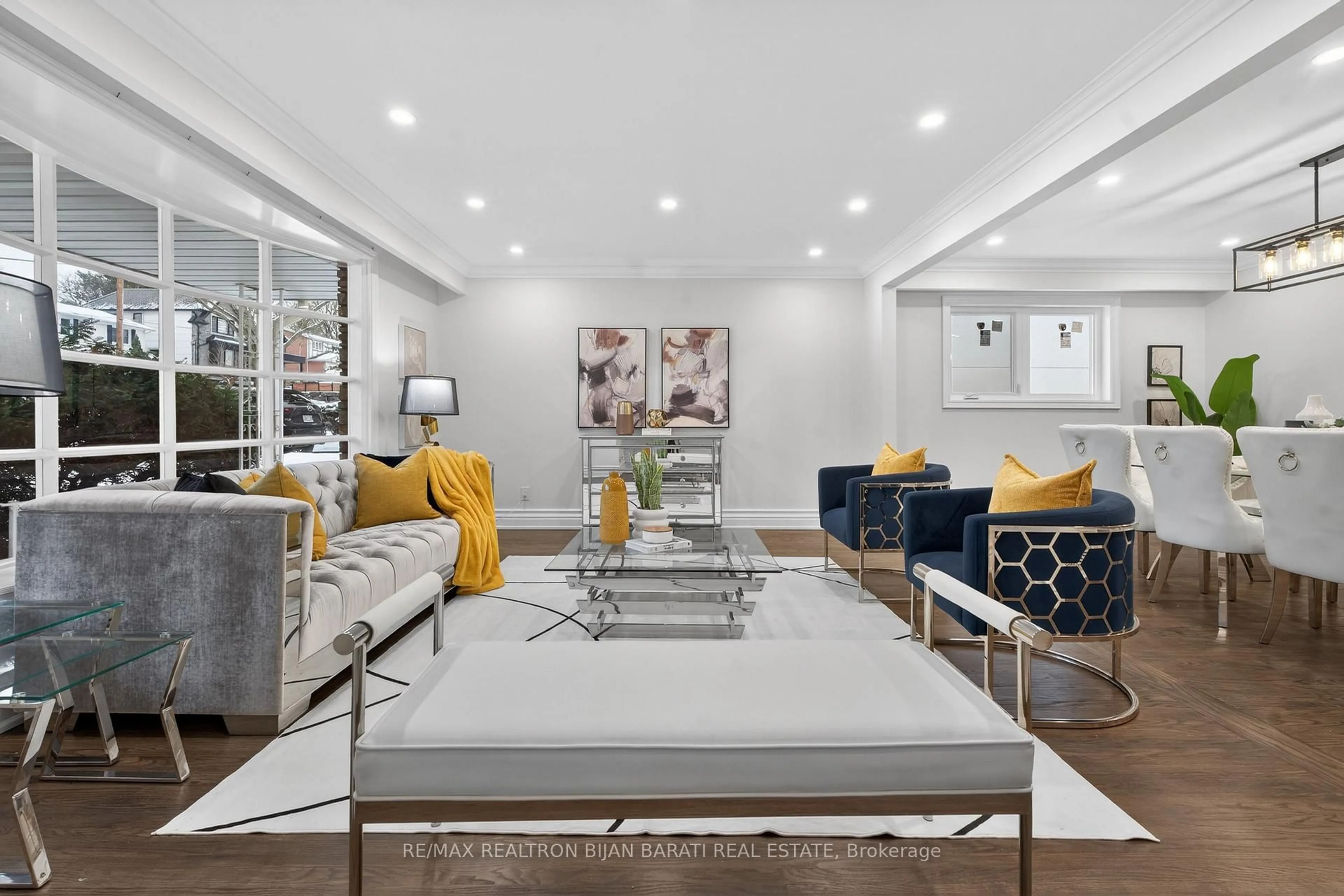 Living room with furniture, unknown for 32 Colonnade Rd, Toronto Ontario M2K 2L5