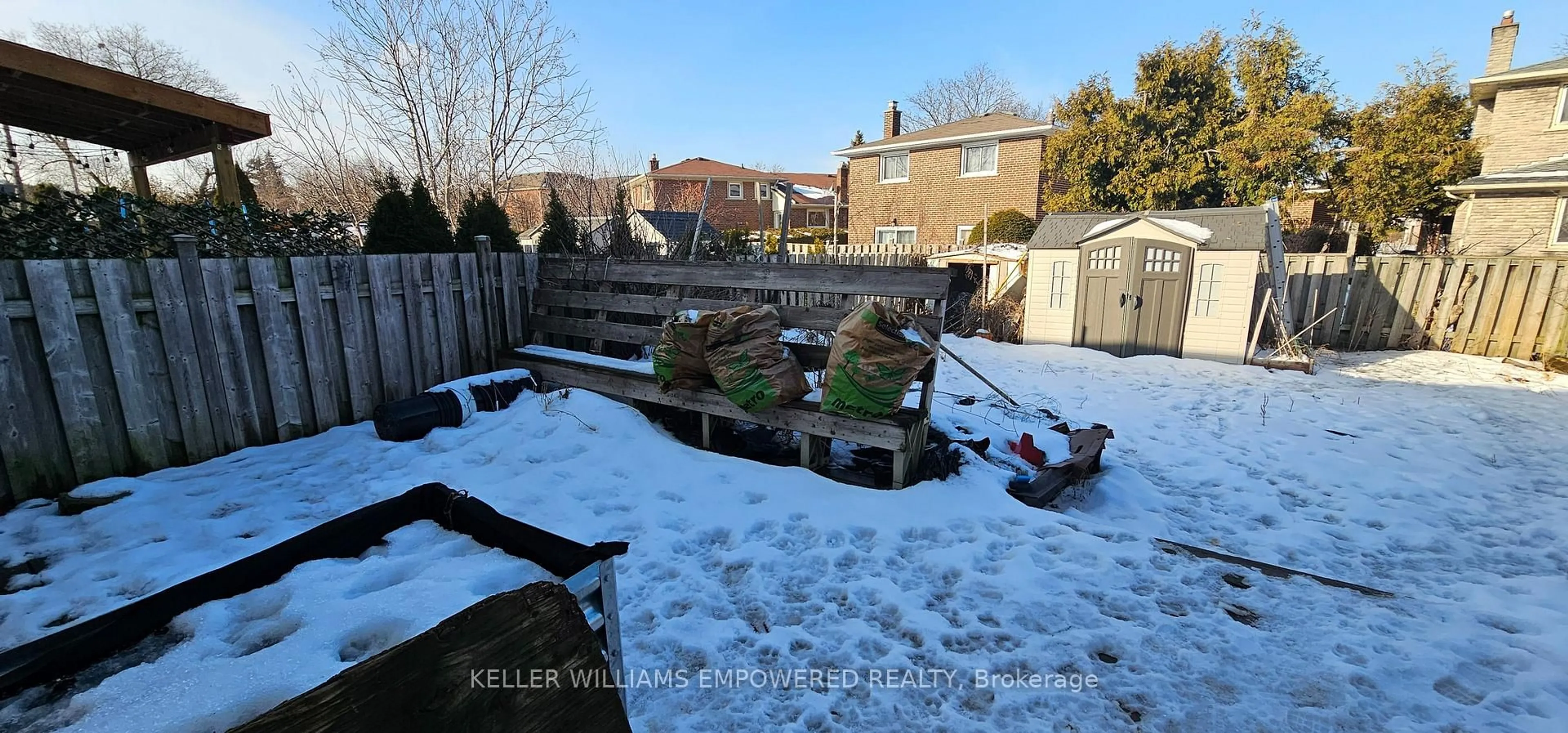 A pic from outside/outdoor area/front of a property/back of a property/a pic from drone, unknown for 52 Endsleigh Cres, Toronto Ontario M2J 3N6