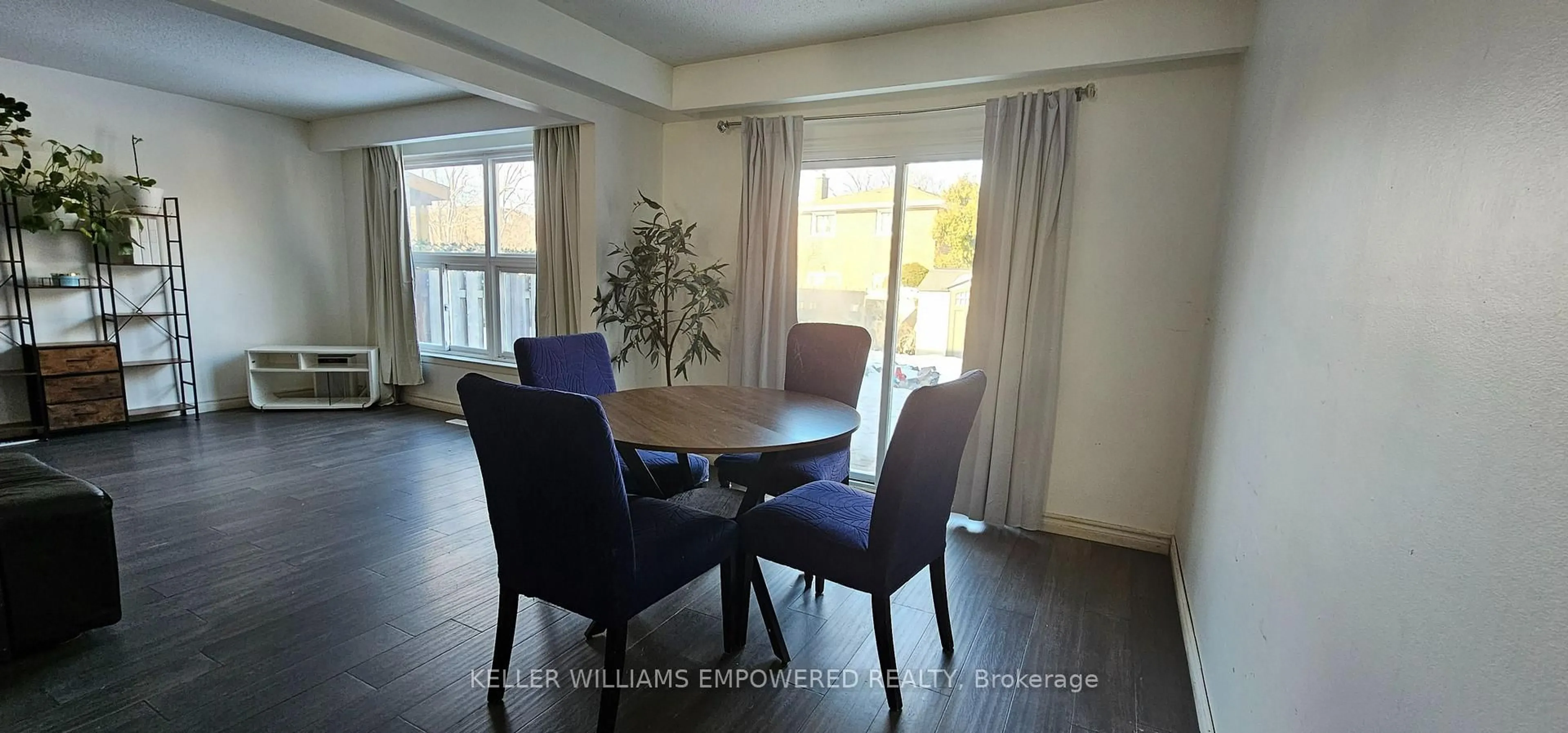 Dining room, wood/laminate floor for 52 Endsleigh Cres, Toronto Ontario M2J 3N6