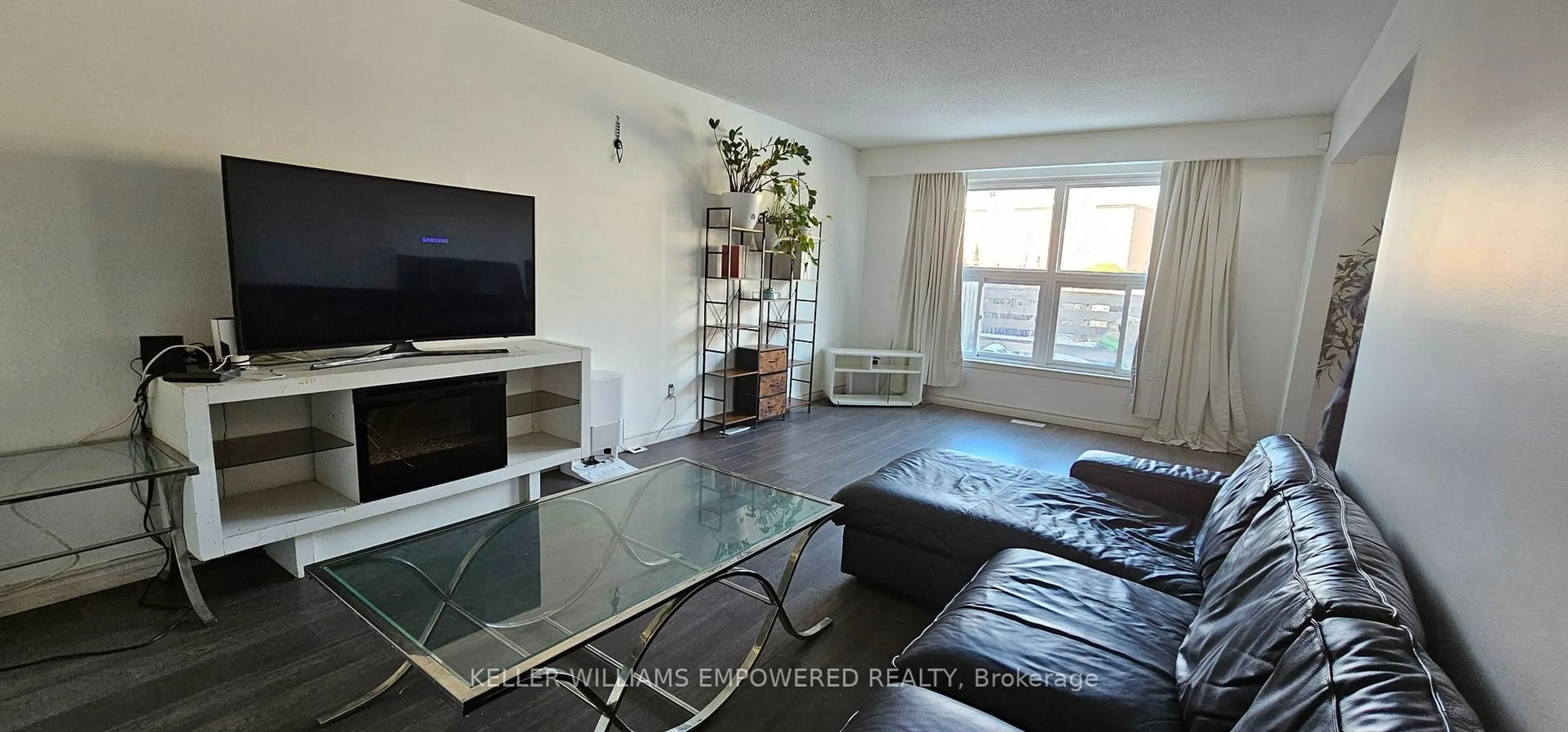 Living room with furniture, unknown for 52 Endsleigh Cres, Toronto Ontario M2J 3N6