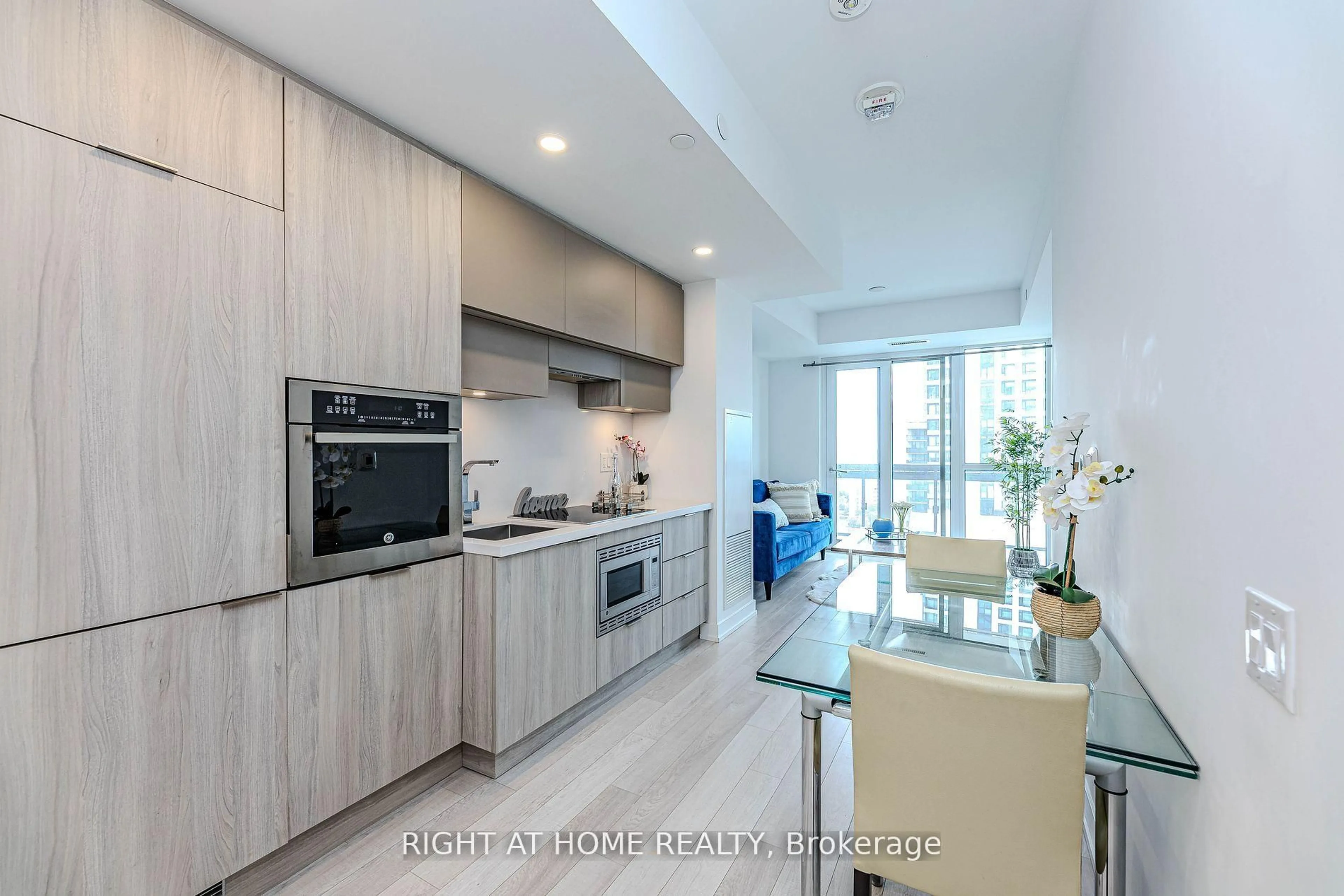 Open concept kitchen, unknown for 39 Roehampton Ave #1301, Toronto Ontario M4P 0G1