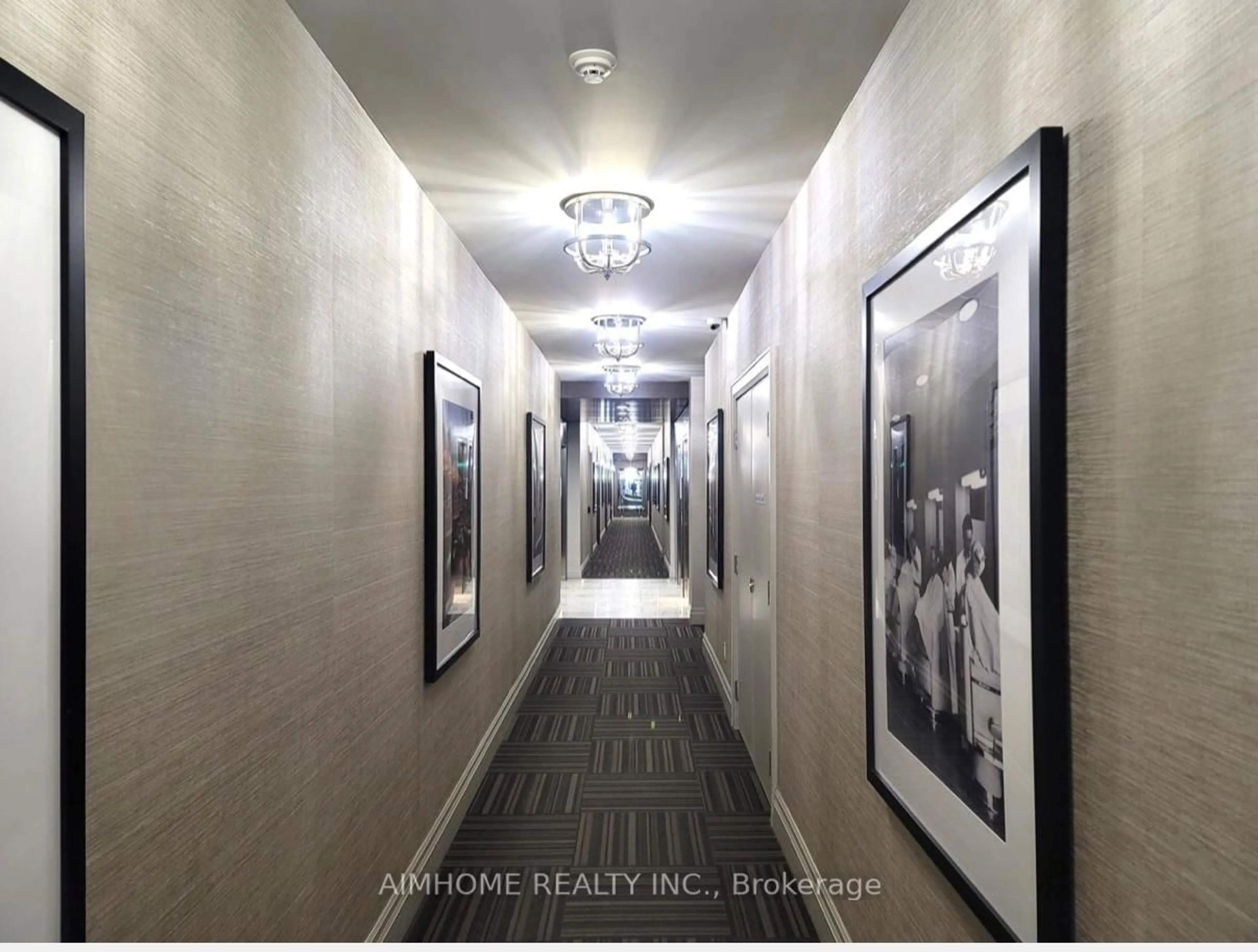 Indoor foyer for 35 Hollywood Ave #711, Toronto Ontario M2N 0A9