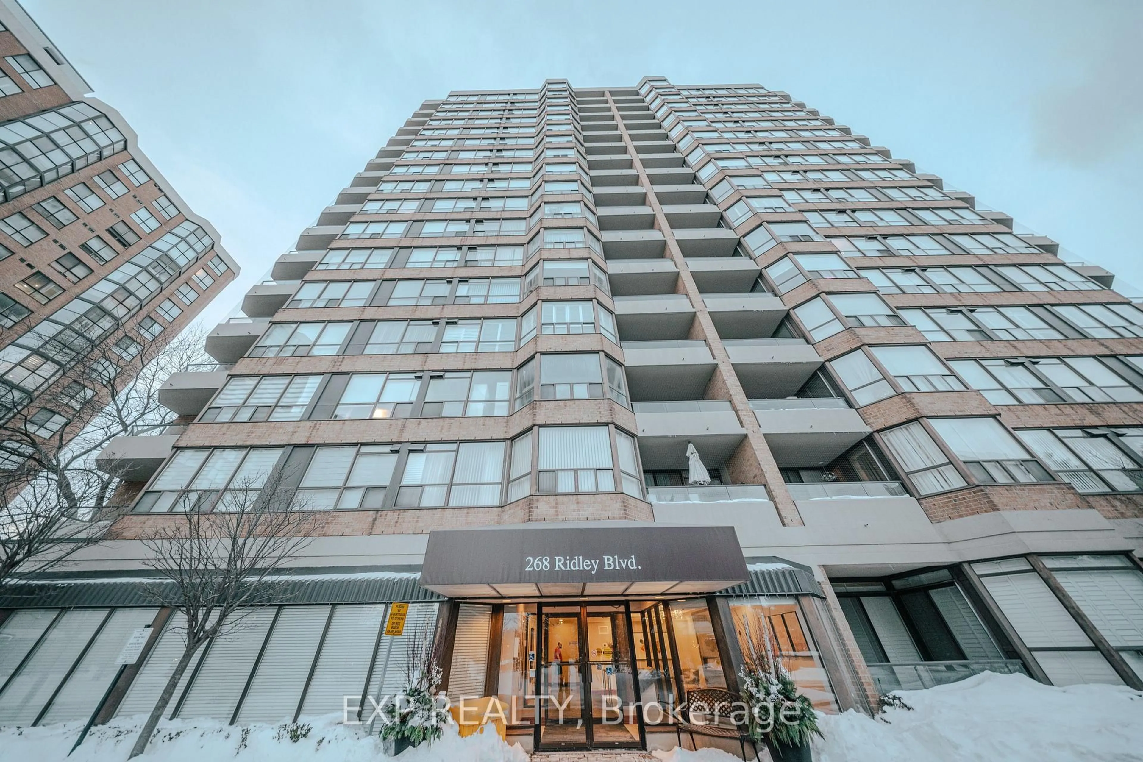 Indoor foyer for 268 Ridley Blvd #310, Toronto Ontario M5M 4N3