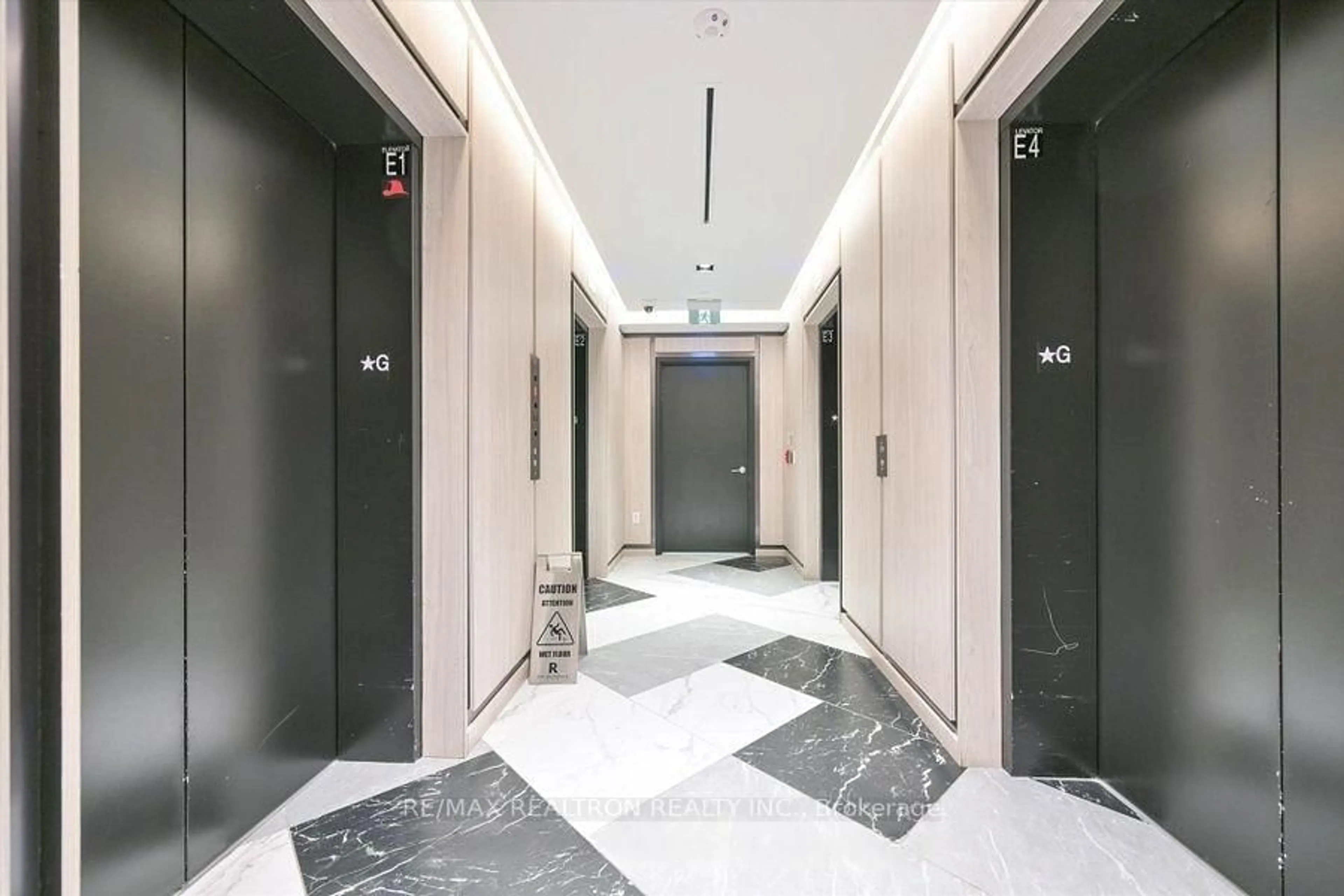 Indoor foyer for 395 Bloor St #1805, Toronto Ontario M4W 1H7