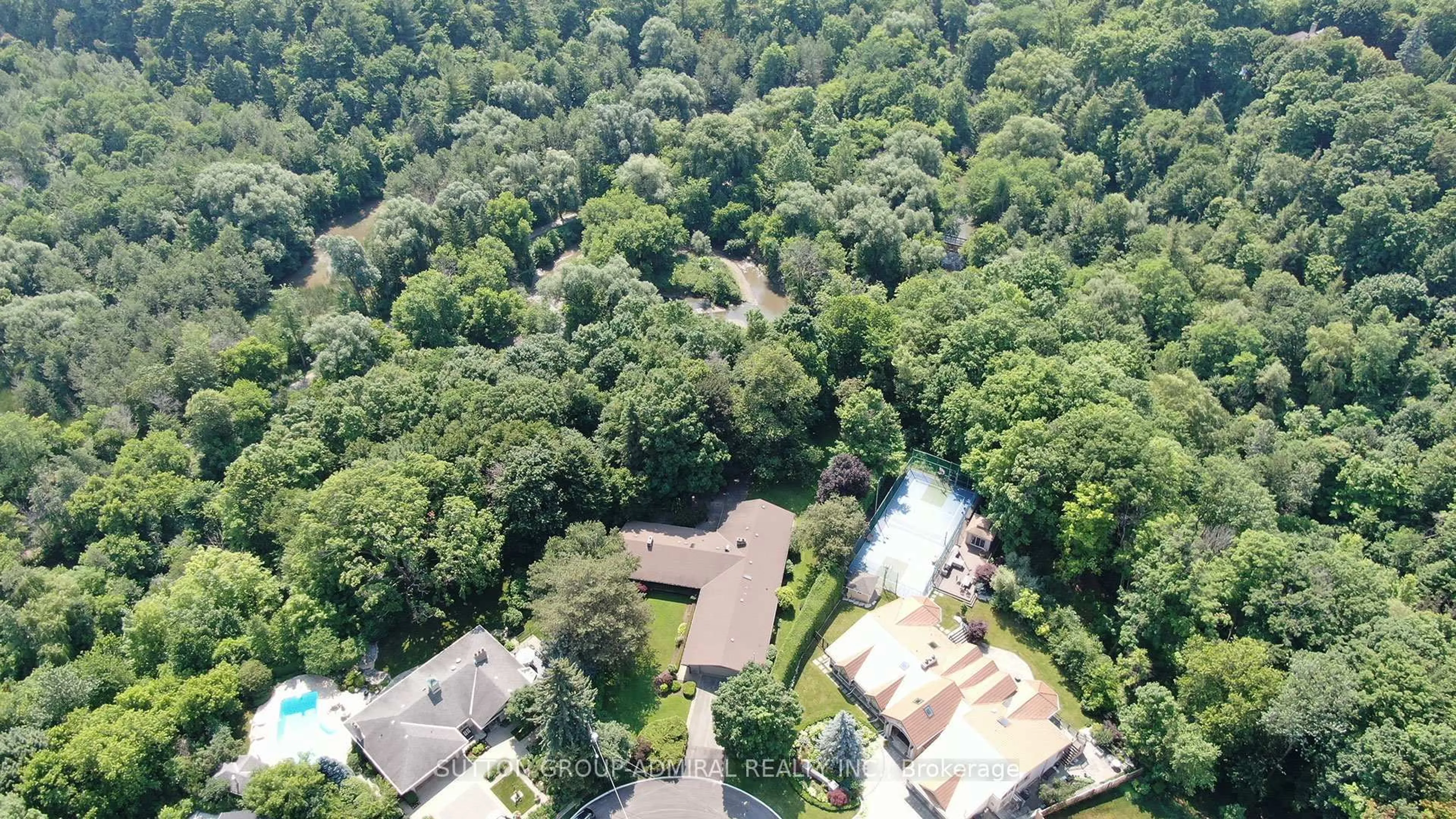 A pic from outside/outdoor area/front of a property/back of a property/a pic from drone, forest/trees view for 91 Forest Grove Dr, Toronto Ontario M2K 1Z4