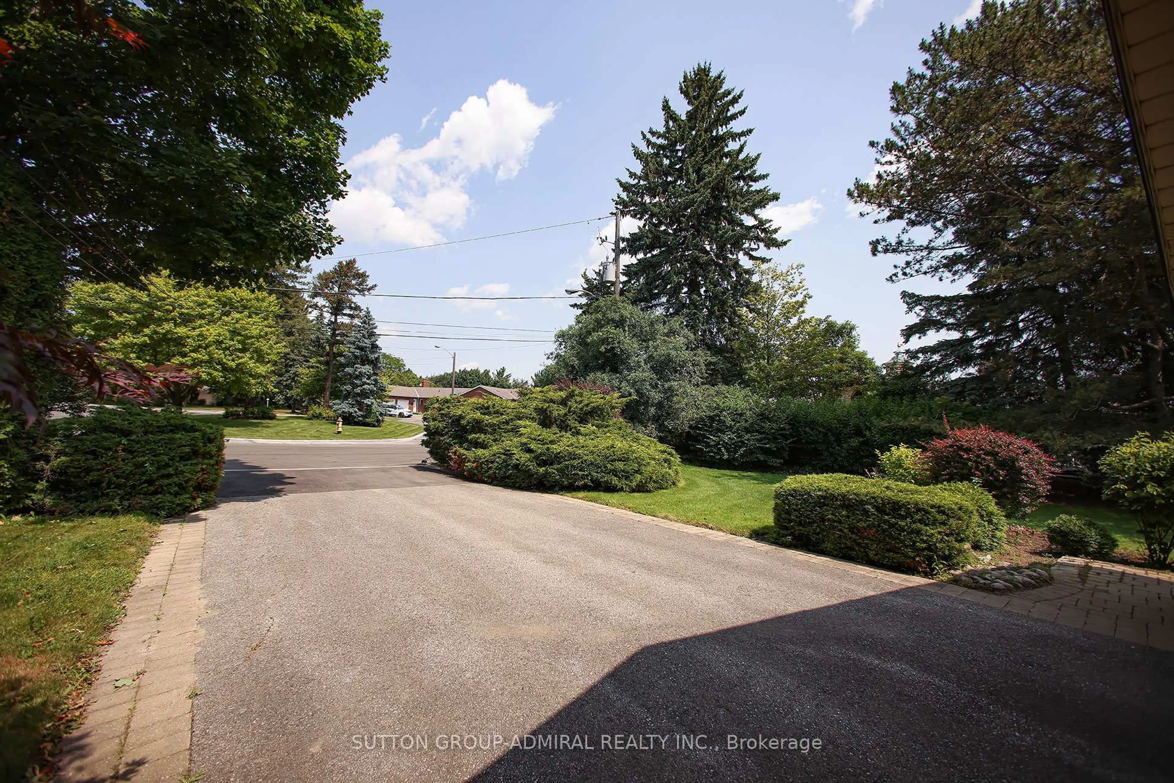 A pic from outside/outdoor area/front of a property/back of a property/a pic from drone, water/lake/river/ocean view for 91 Forest Grove Dr, Toronto Ontario M2K 1Z4