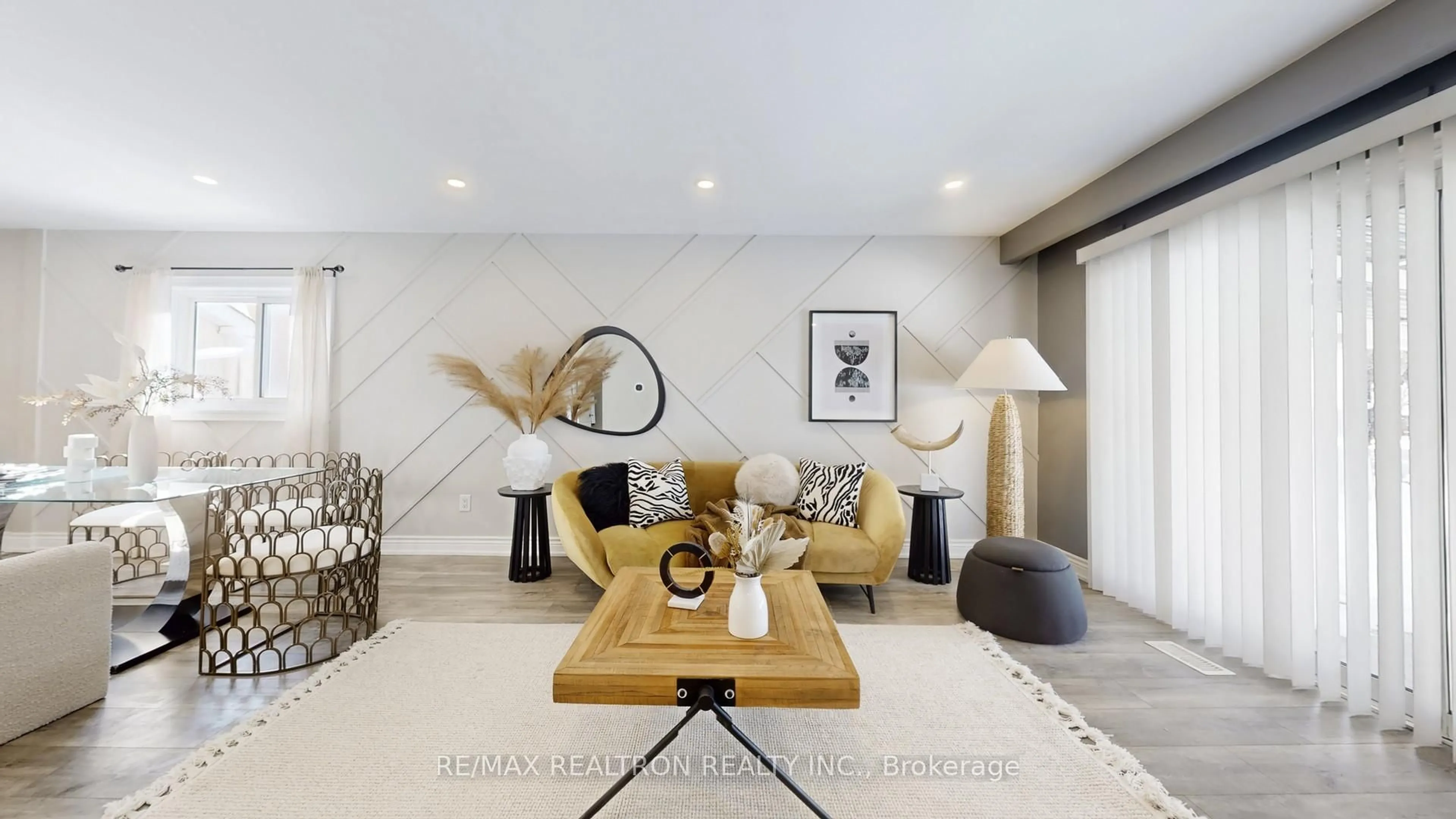 Living room with furniture, unknown for 188 Hilda Ave, Toronto Ontario M2M 1W1