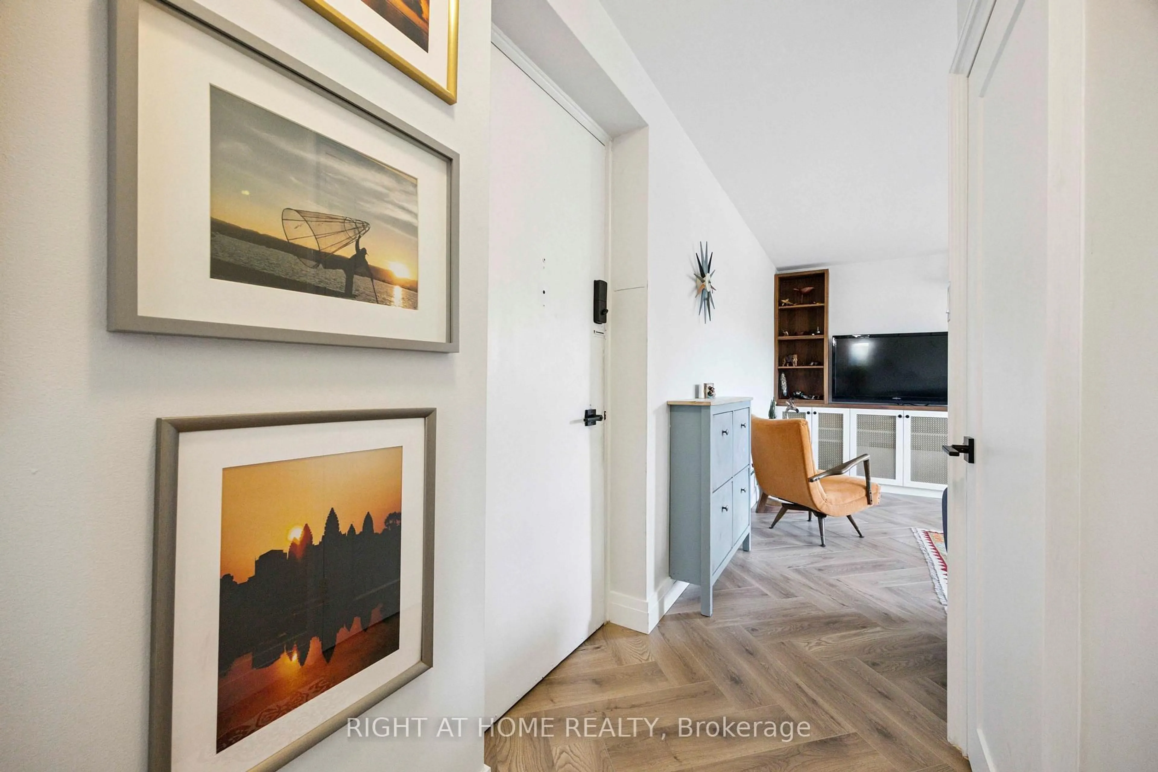 Indoor entryway for 57 Neptune Dr #103, Toronto Ontario M6A 1X2