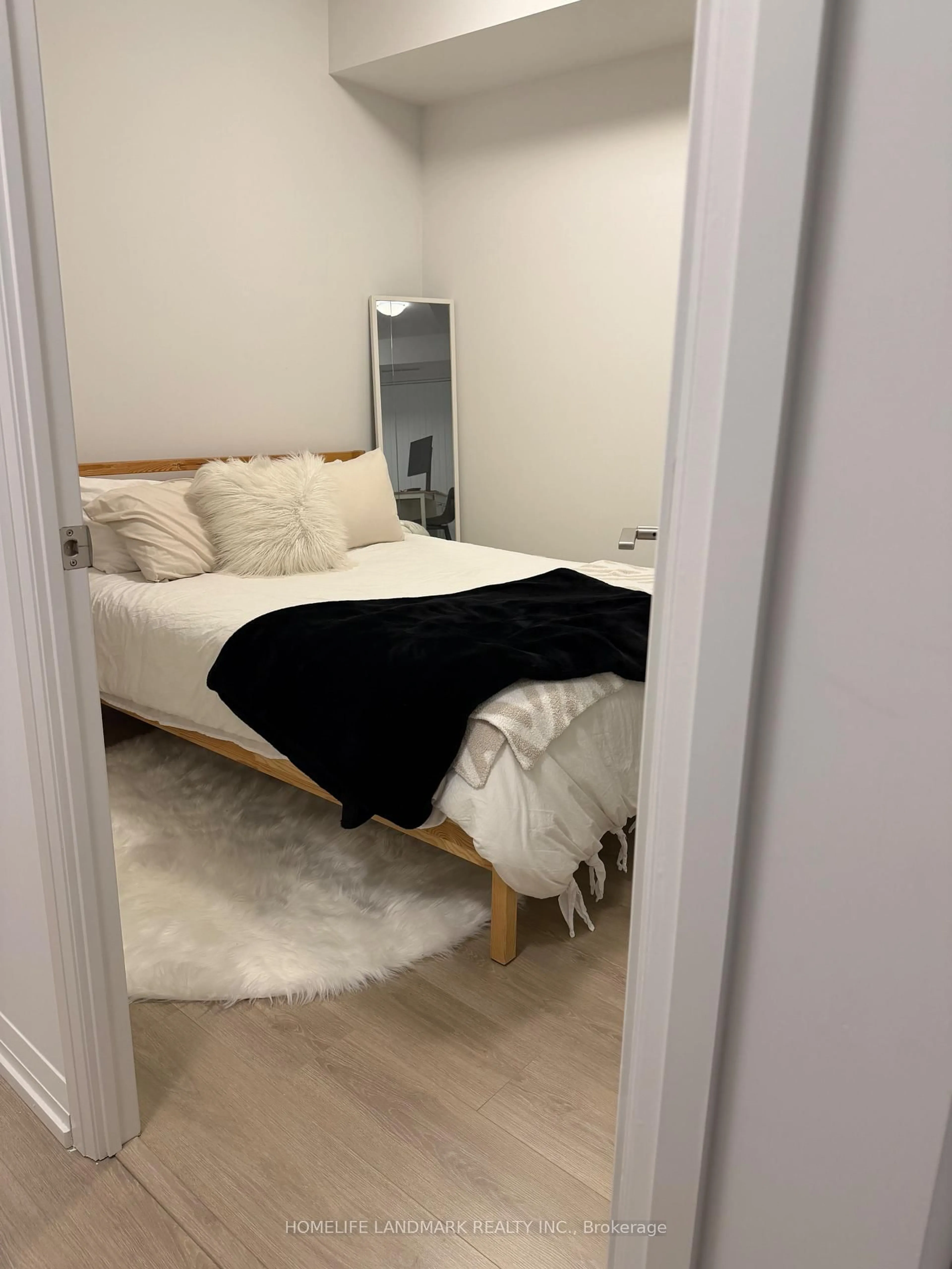 A pic of a room for 28 Widmer St #3521, Toronto Ontario M5V 0W6