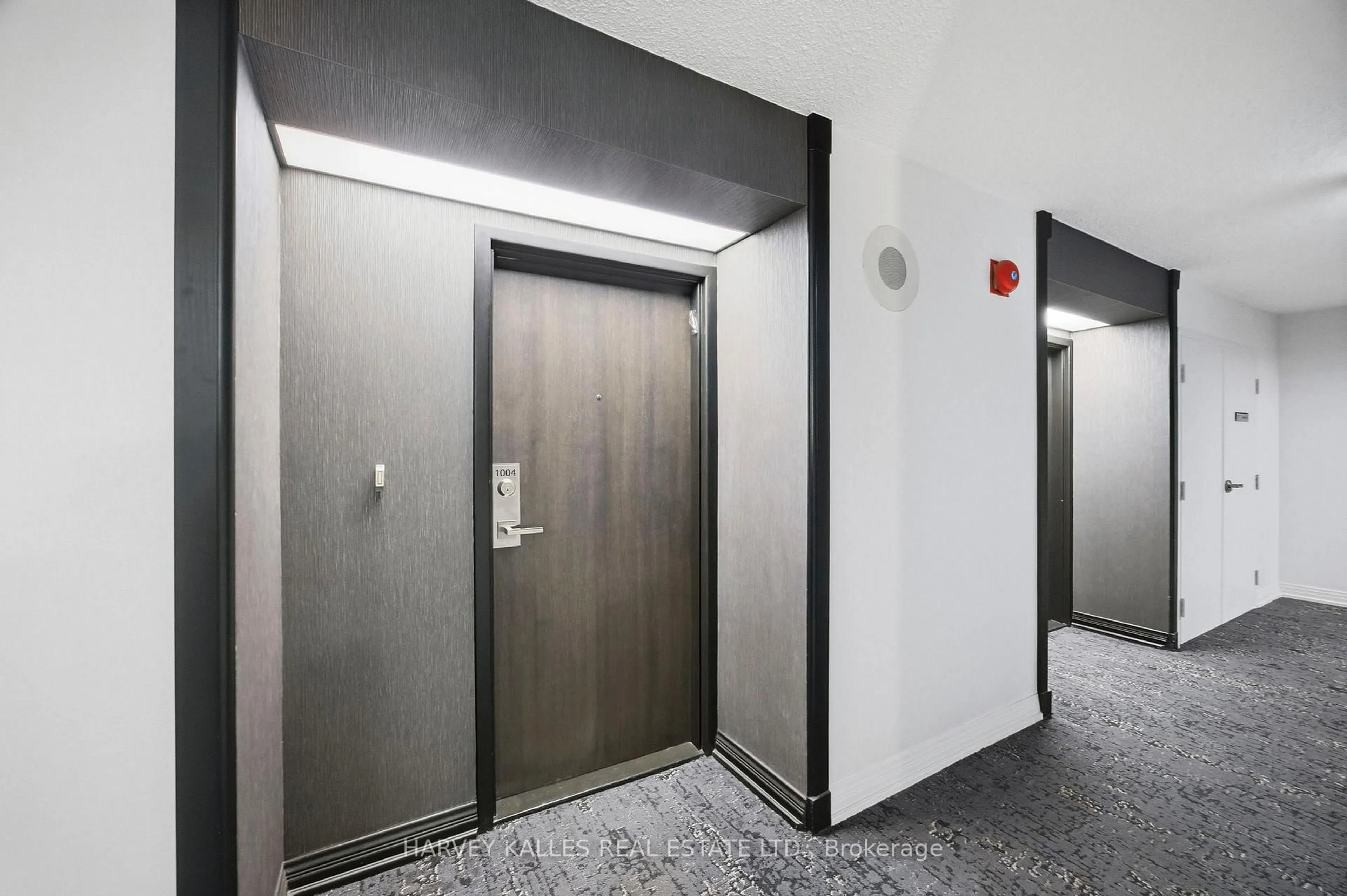 Indoor foyer for 15 Mcmurrich St #1004, Toronto Ontario M5R 3M6
