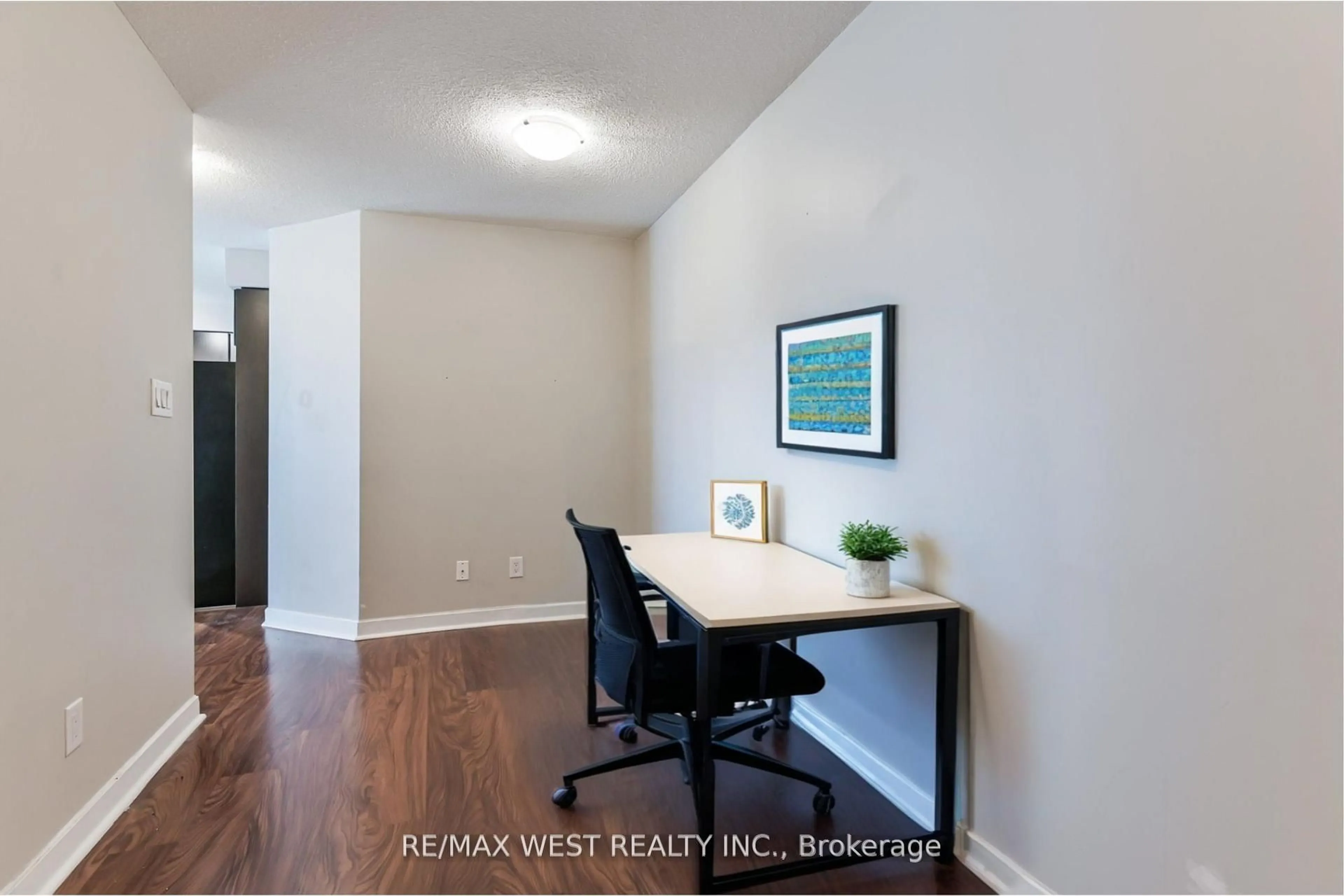 A pic of a room for 33 Bay St #903, Toronto Ontario M5J 2Z3