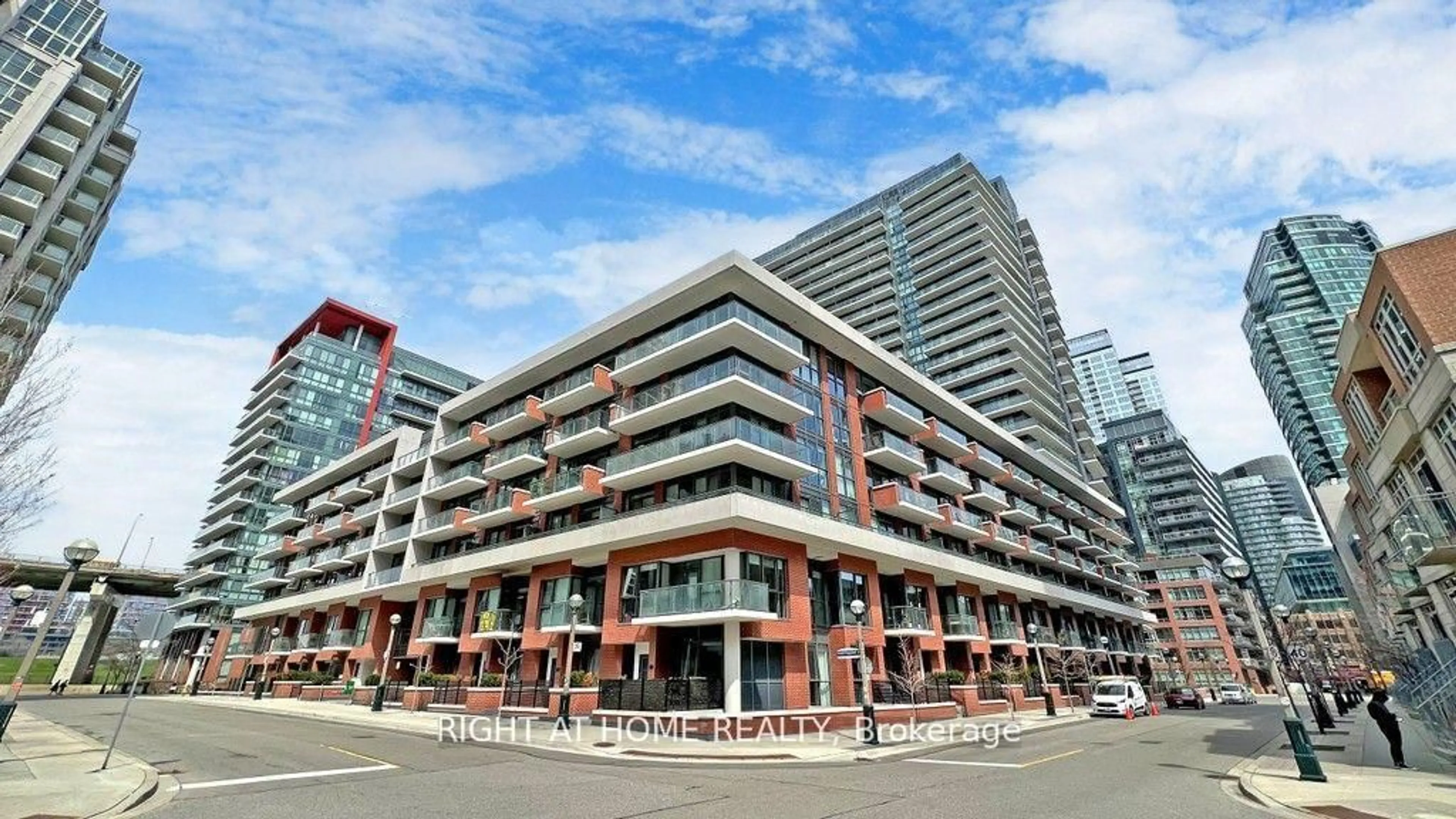 Patio, building for 38 IANNUZZI St #207, Toronto Ontario M5V 0S2