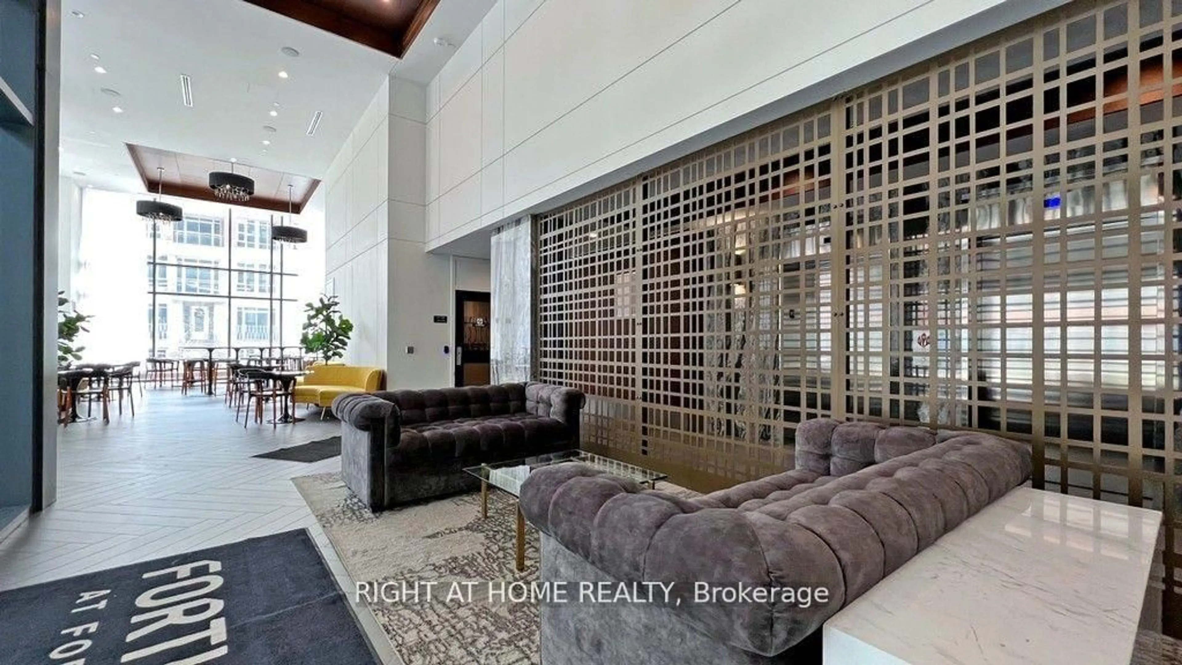 Lobby for 38 IANNUZZI St #207, Toronto Ontario M5V 0S2