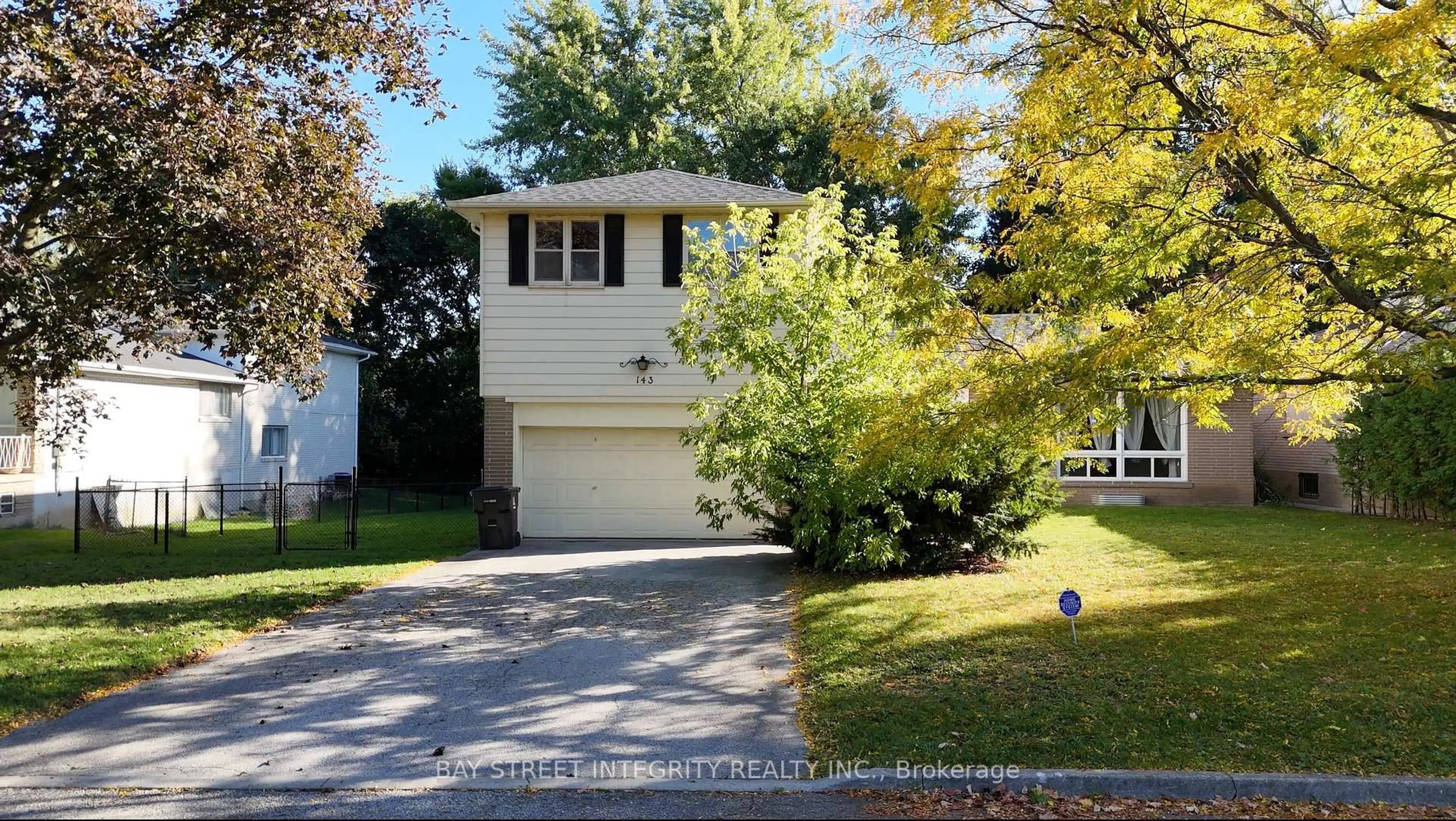 Home with vinyl exterior material, street for 143 Munro Blvd, Toronto Ontario M2P 1C9