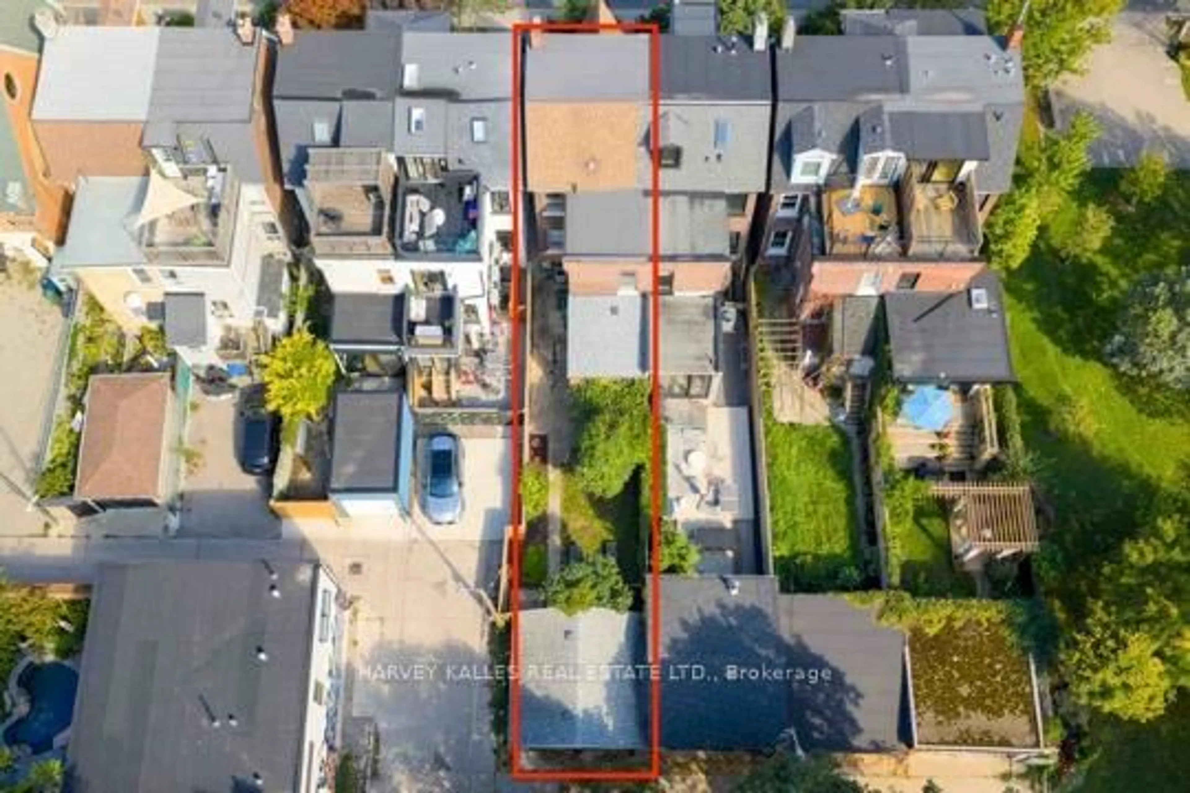 A pic from outside/outdoor area/front of a property/back of a property/a pic from drone, street for 154 Gore Vale Ave, Toronto Ontario M6J 2R6