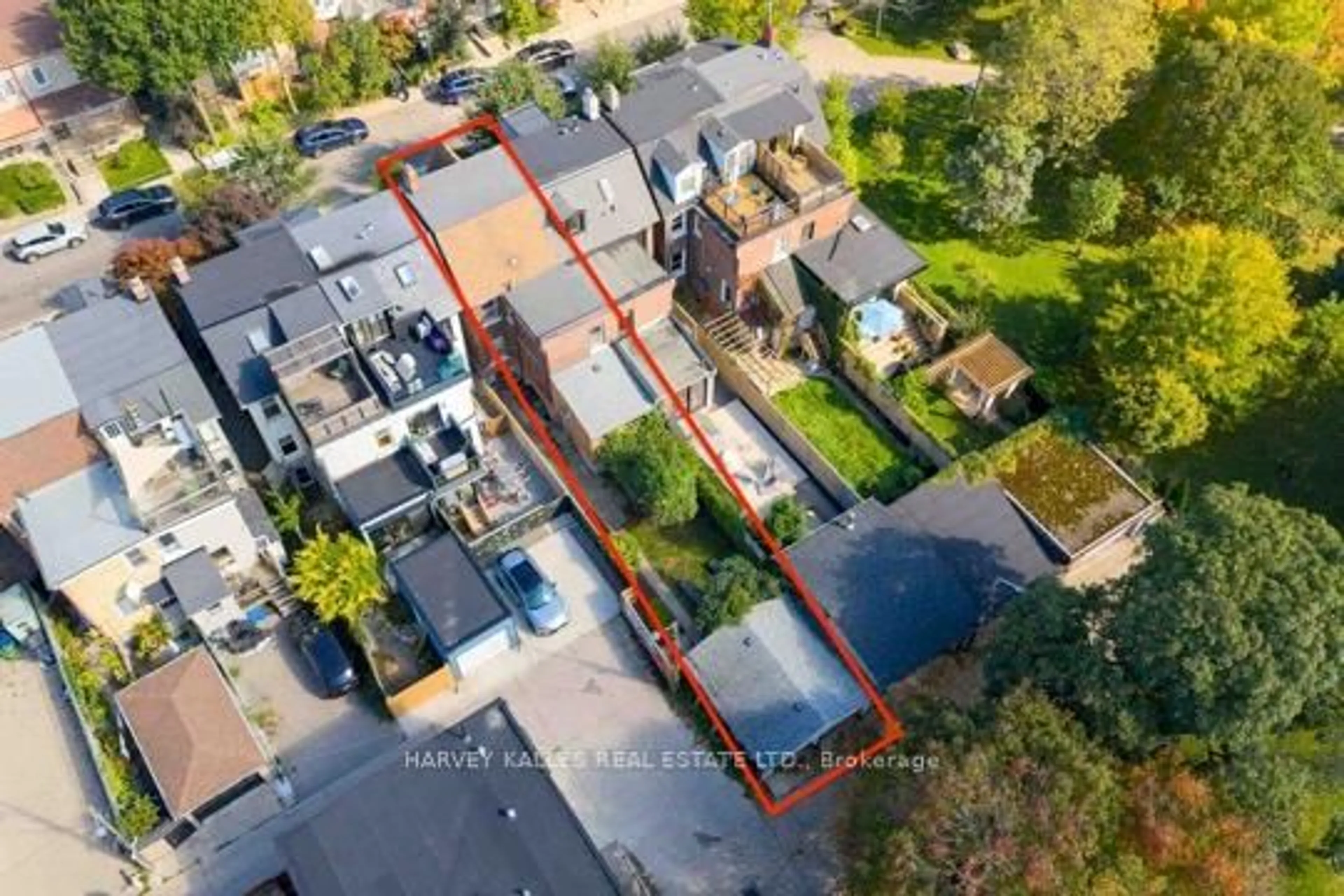 A pic from outside/outdoor area/front of a property/back of a property/a pic from drone, street for 154 Gore Vale Ave, Toronto Ontario M6J 2R6