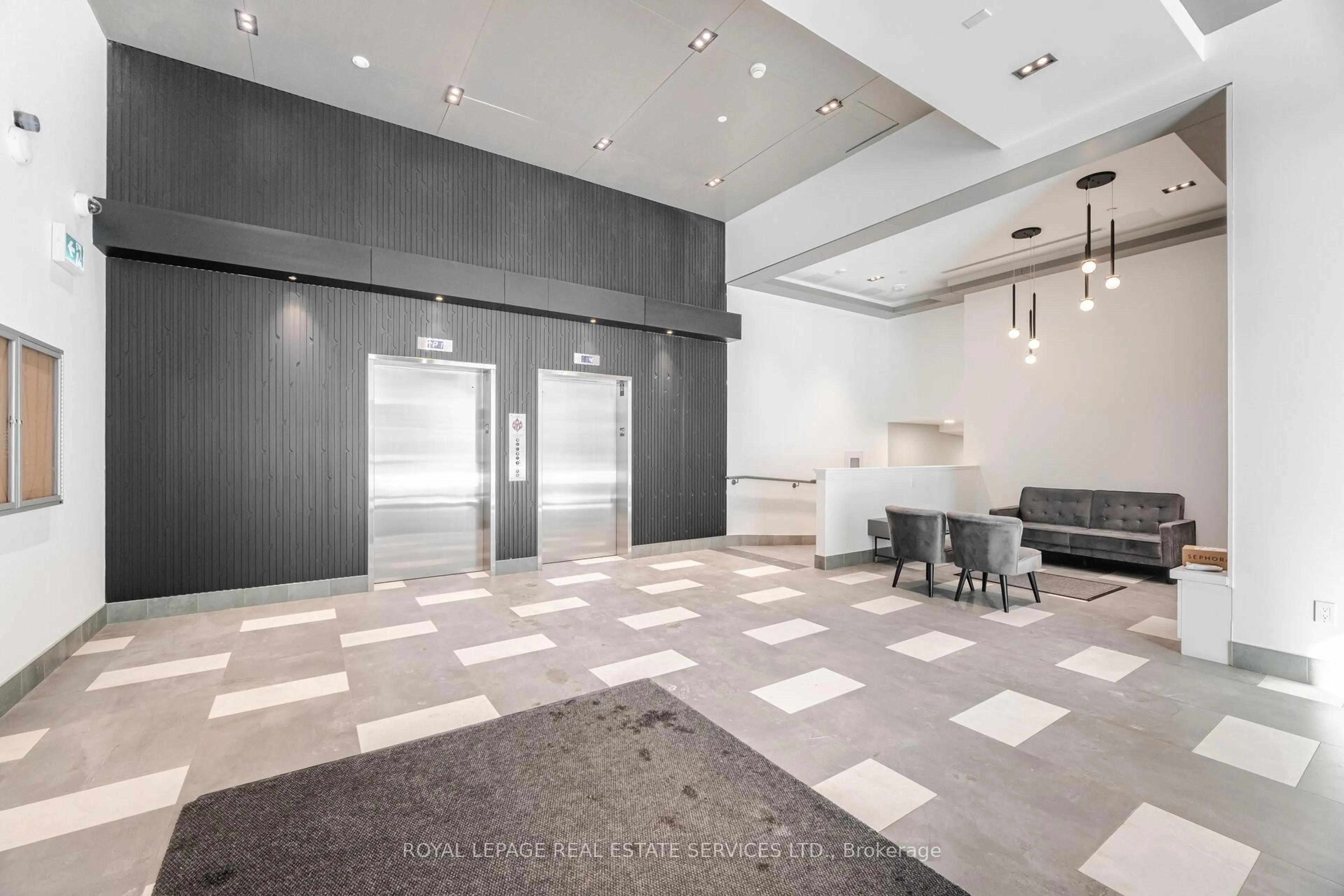 Indoor foyer for 840 St Clair Ave #406, Toronto Ontario M6C 0A4