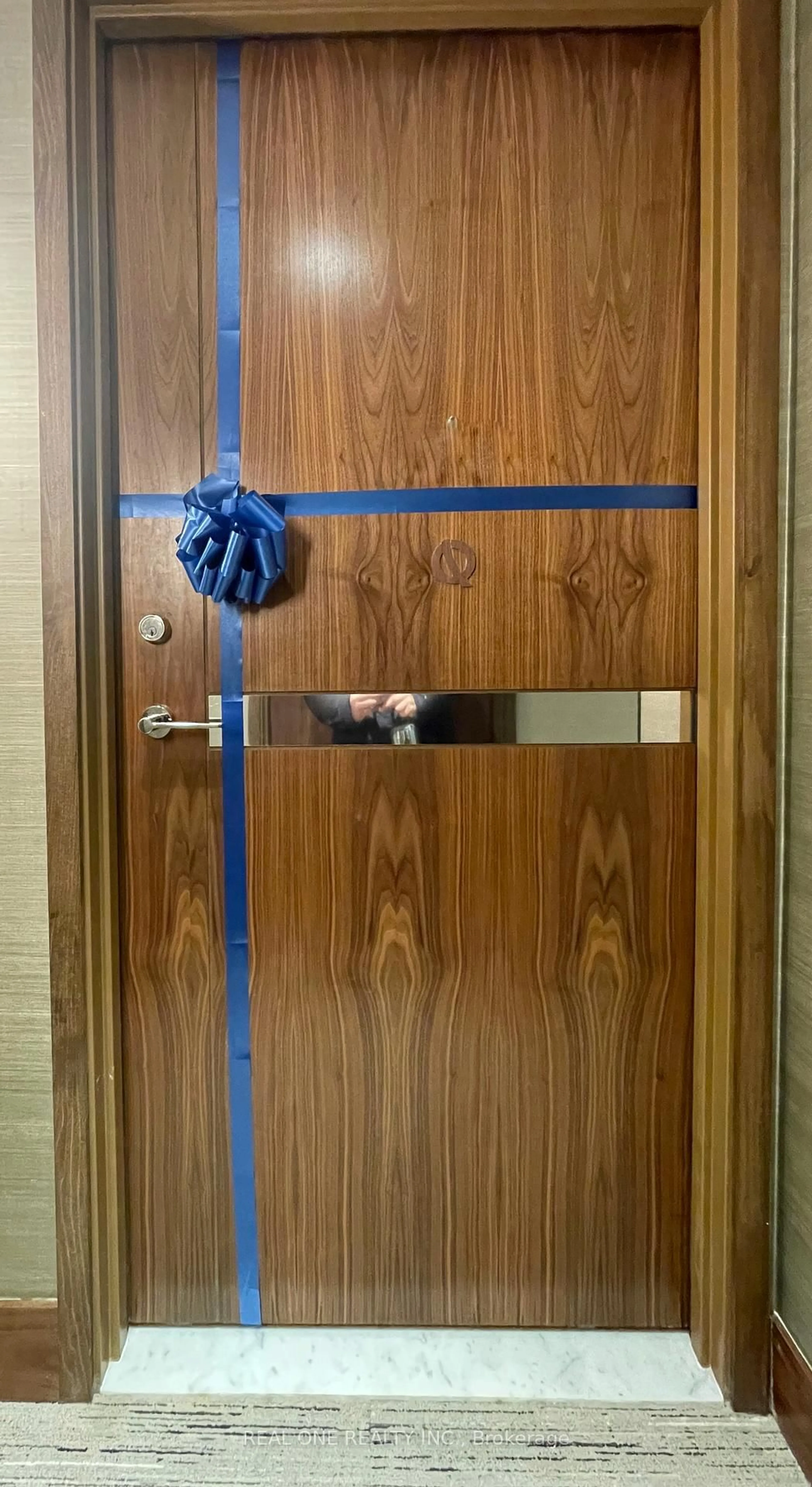 Unknown for 1 Concord Cityplace Way #2505, Toronto Ontario M5V 0X3